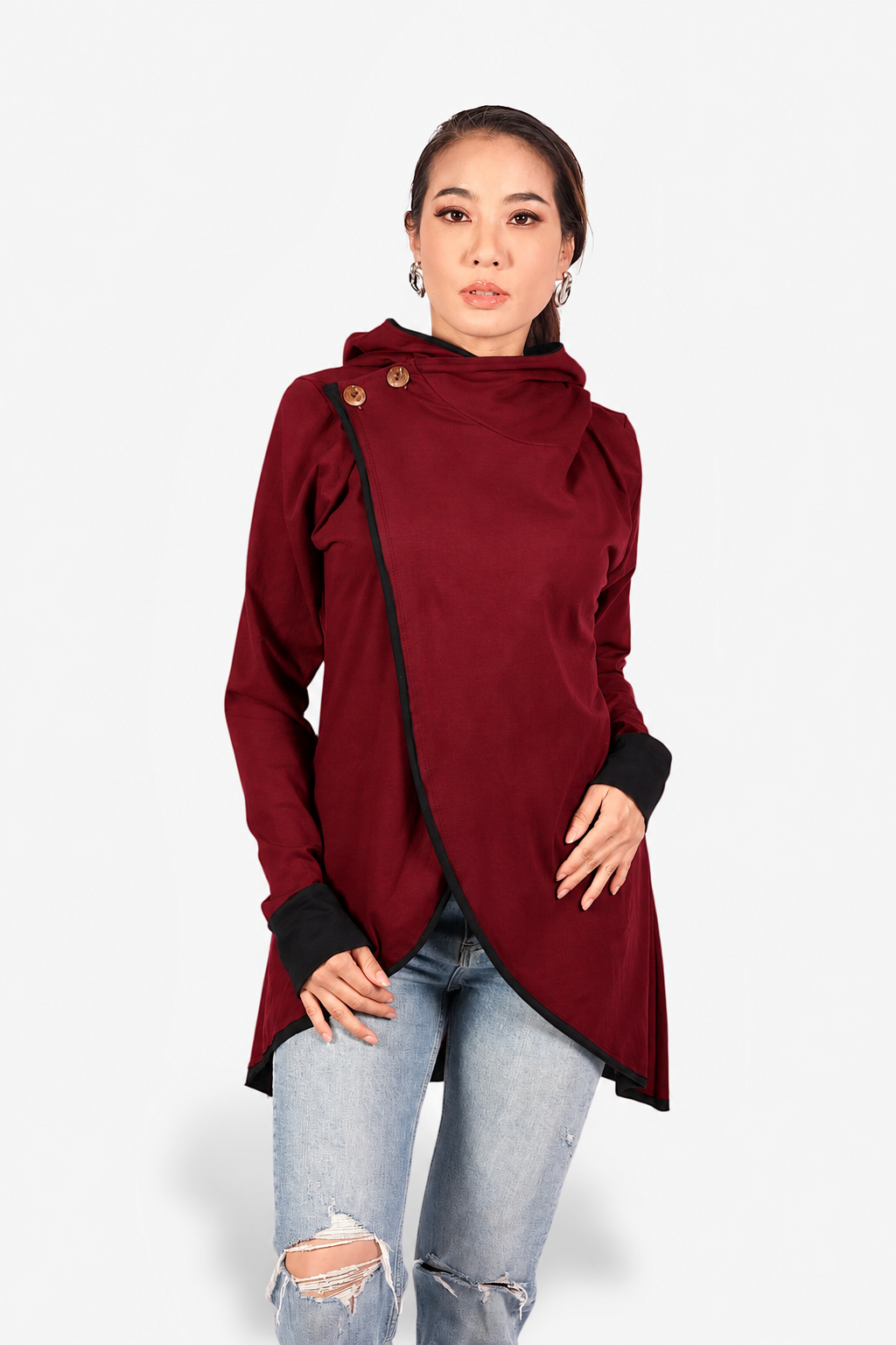 Tunique Alicia cerise – tunique à capuche, devant croisé asymétrique et bordure noire