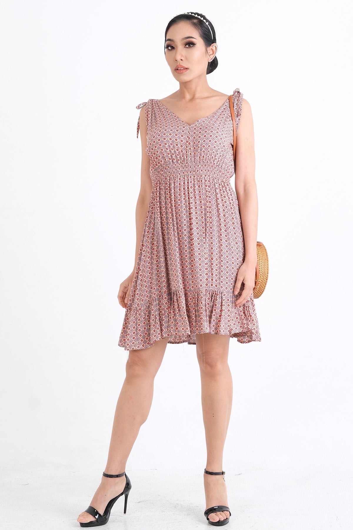 Robe Alba en viscose, confort et élégance pour l'été, style parfait avec sandales décontractées ou talons élégants.