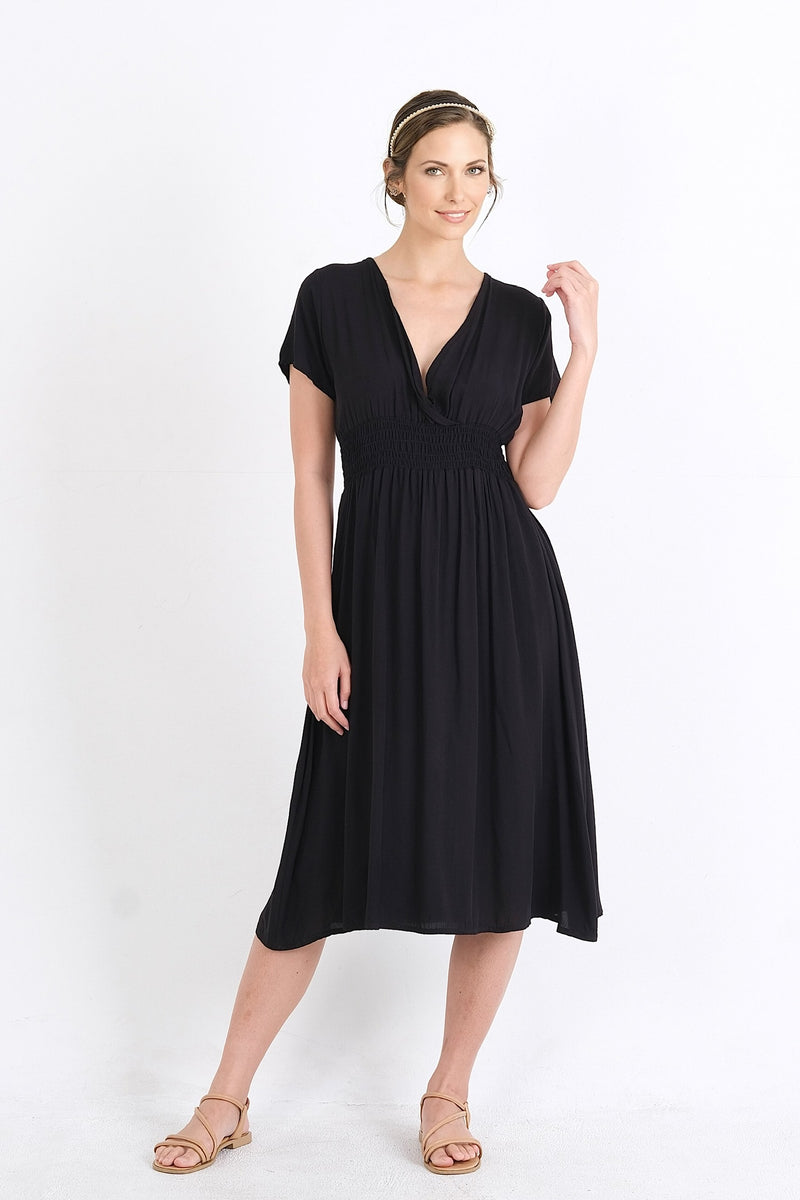 Découvrez notre Robe en Viscose fluide et soyeuse, idéale pour l'été. Disponible en XS à XXL, facile d'entretien. Guide des tailles pour un ajustement parfait.