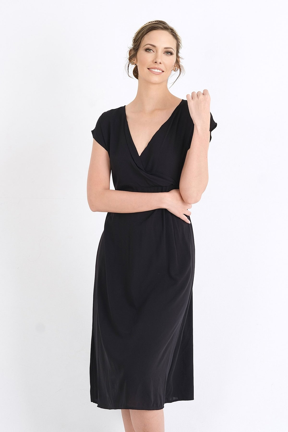 Magasinez en ligne au Québec cette robe d'été en viscose, conçue pour le confort et la sophistication. Disponible du XS au XXL, elle est idéale pour toutes vos occasions estivales.