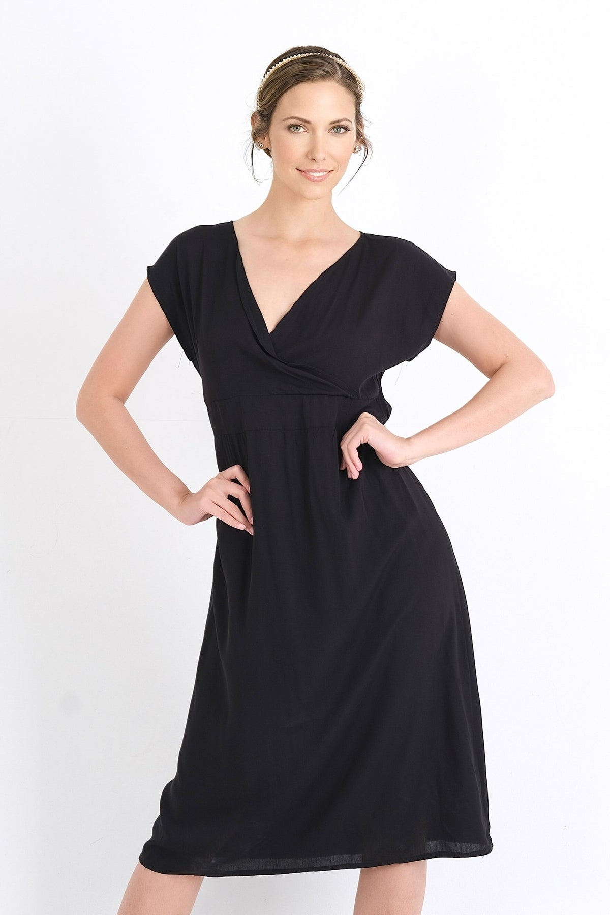 Magasinez en ligne au Québec cette robe d'été en viscose, conçue pour le confort et la sophistication. Disponible du XS au XXL, elle est idéale pour toutes vos occasions estivales.