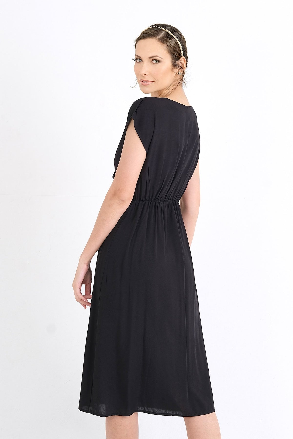 Magasinez en ligne au Québec cette robe d'été en viscose, conçue pour le confort et la sophistication. Disponible du XS au XXL, elle est idéale pour toutes vos occasions estivales.