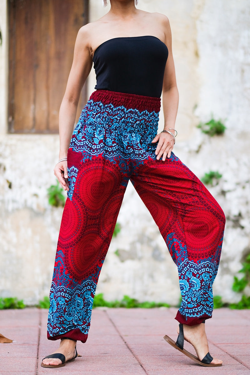 Pantalon léger en rayonne, doux et confortable, élastique aux chevilles permet de le remonter au dessus des mollets, passe-partout, parfait pour le yoga ou une promenade en vélo, il se porte en toute occasion, un incontournable à petit prix pour ce printemps-été.&nbsp;
