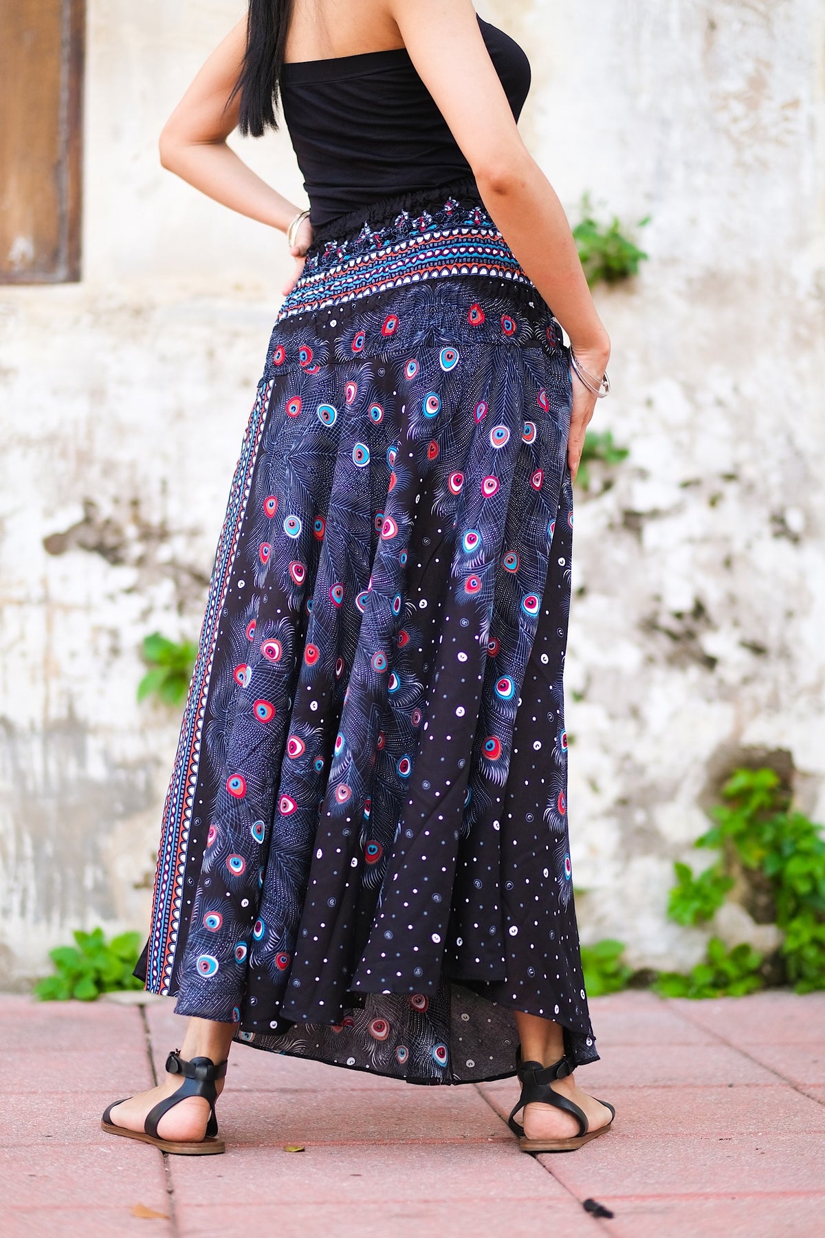 Jupe/Robe Convertible en rayonne, légère, douce et confortable, élastique à la taille permet de la porter aisément en toute occasion, parfaite pour le printemps ou une promenade en été, elle se porte en toute occasion, un incontournable à petit prix pour cette saison.