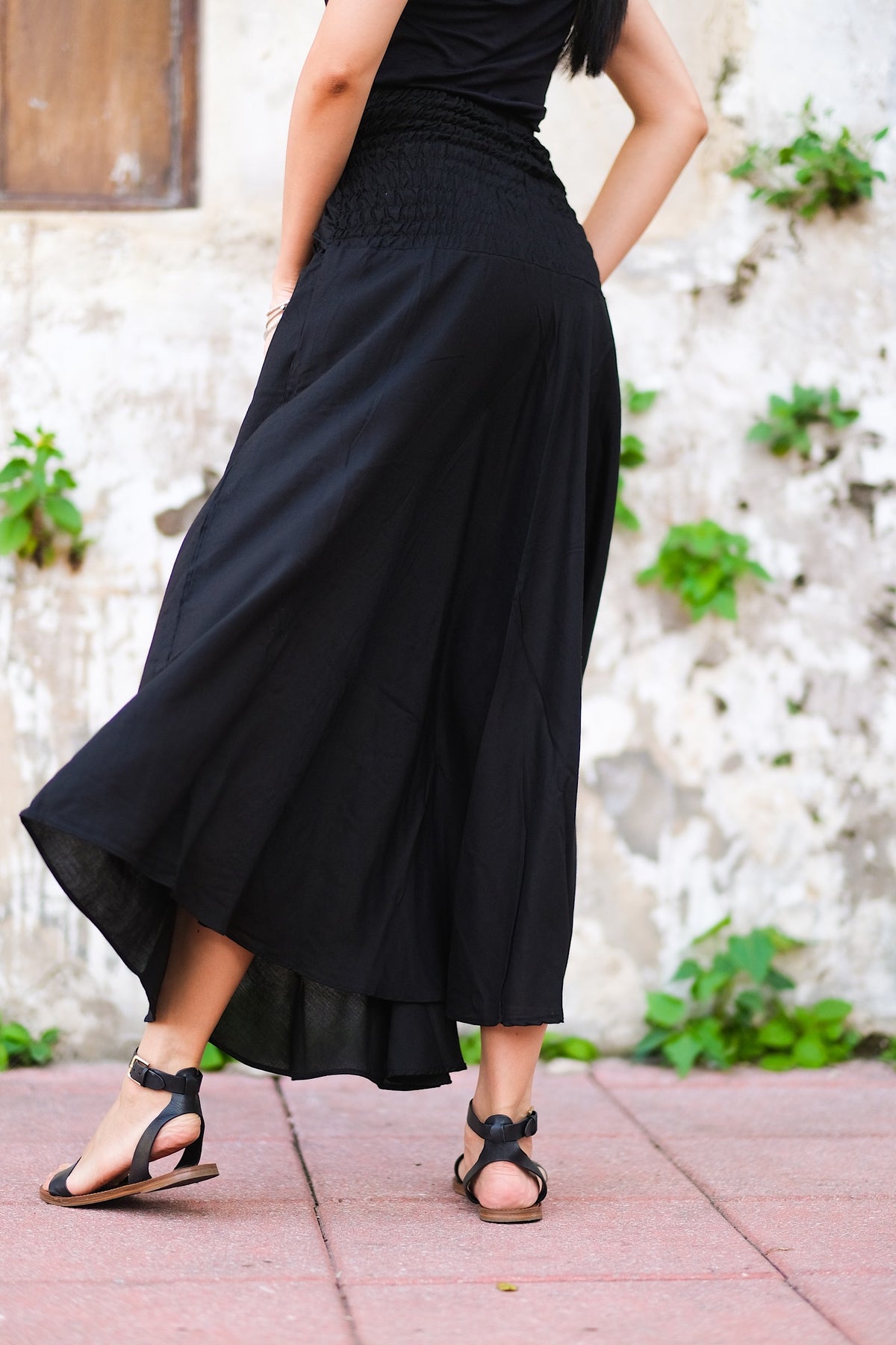 Jupe/Robe Convertible en rayonne, légère, douce et confortable, élastique à la taille permet de la porter aisément en toute occasion, parfaite pour le printemps ou une promenade en été, elle se porte en toute occasion, un incontournable à petit prix pour cette saison.