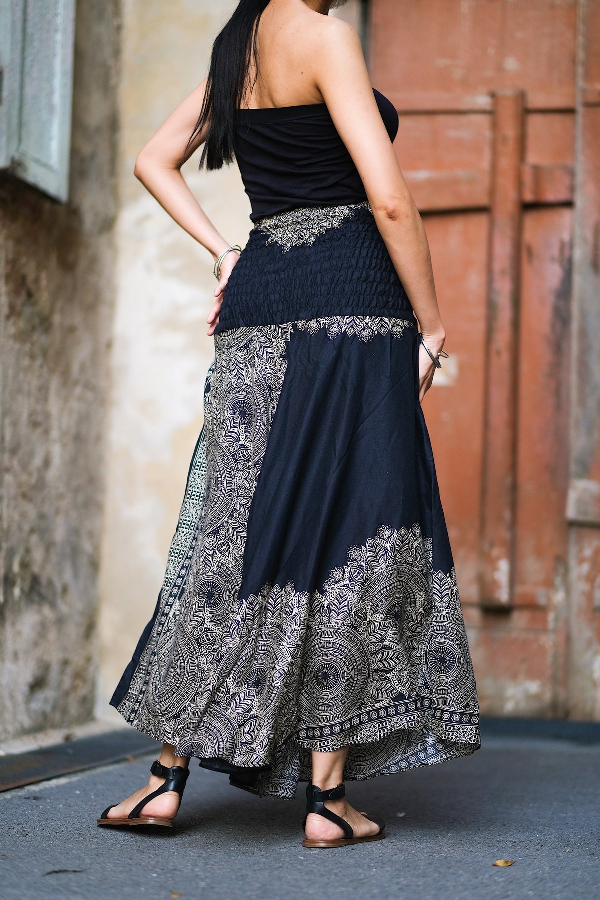 Jupe/Robe Convertible en rayonne, légère, douce et confortable, élastique à la taille permet de la porter aisément en toute occasion, parfaite pour le printemps ou une promenade en été, elle se porte en toute occasion, un incontournable à petit prix pour cette saison.
