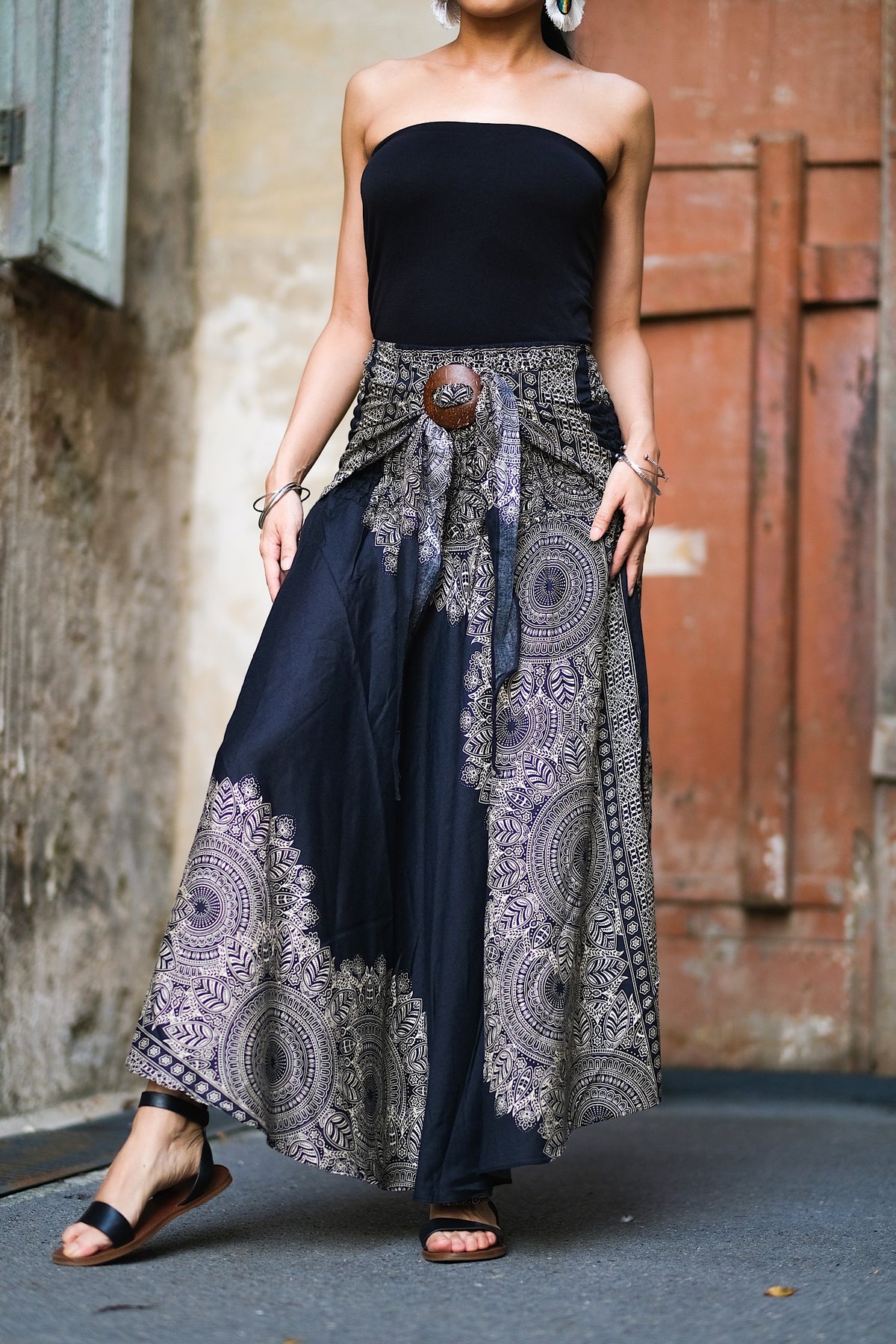 Jupe/Robe Convertible en rayonne, légère, douce et confortable, élastique à la taille permet de la porter aisément en toute occasion, parfaite pour le printemps ou une promenade en été, elle se porte en toute occasion, un incontournable à petit prix pour cette saison.
