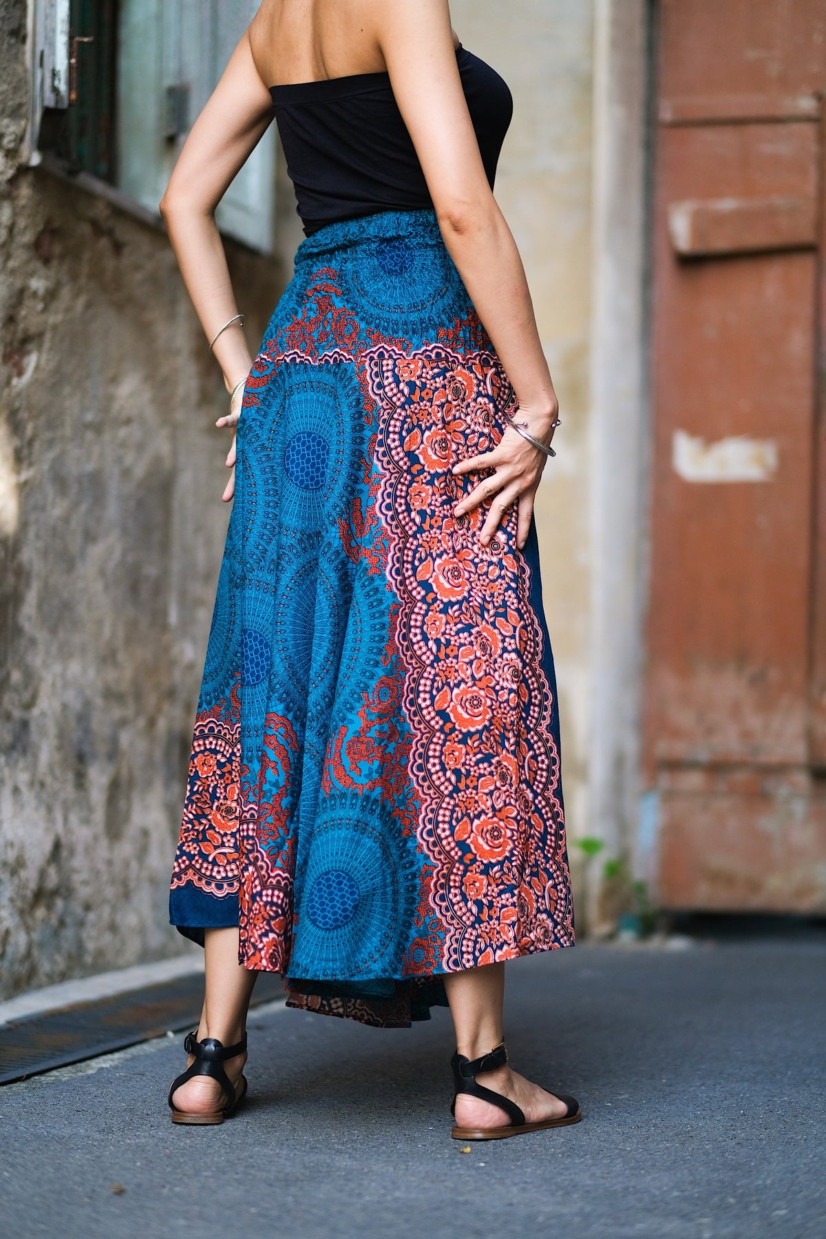 Jupe/Robe Convertible en rayonne, légère, douce et confortable, élastique à la taille permet de la porter aisément en toute occasion, parfaite pour le printemps ou une promenade en été, elle se porte en toute occasion, un incontournable à petit prix pour cette saison.