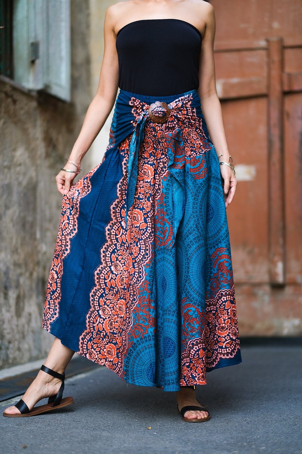 Jupe/Robe Convertible en rayonne, légère, douce et confortable, élastique à la taille permet de la porter aisément en toute occasion, parfaite pour le printemps ou une promenade en été, elle se porte en toute occasion, un incontournable à petit prix pour cette saison.