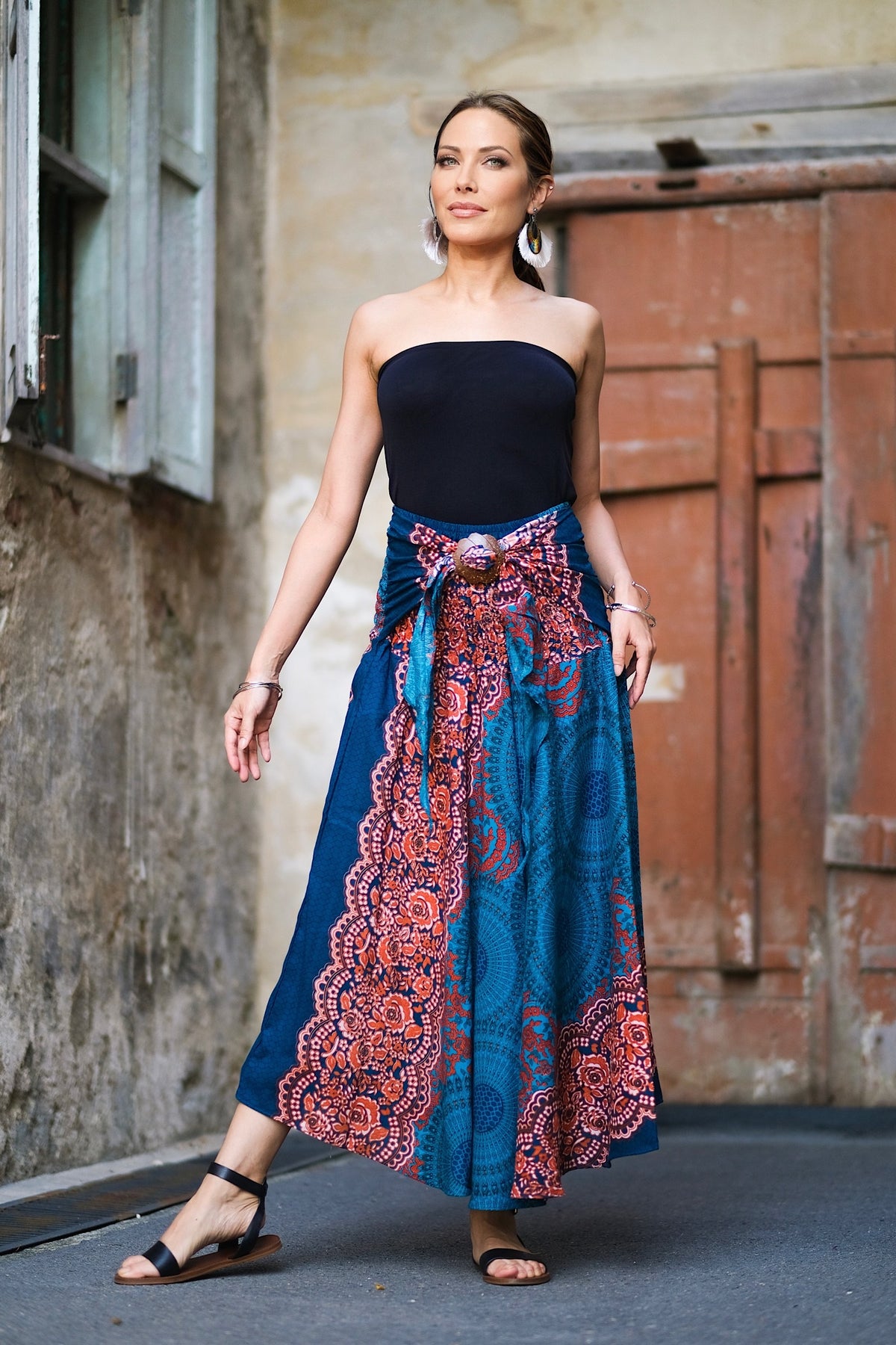 Jupe/Robe Convertible en rayonne, légère, douce et confortable, élastique à la taille permet de la porter aisément en toute occasion, parfaite pour le printemps ou une promenade en été, elle se porte en toute occasion, un incontournable à petit prix pour cette saison.