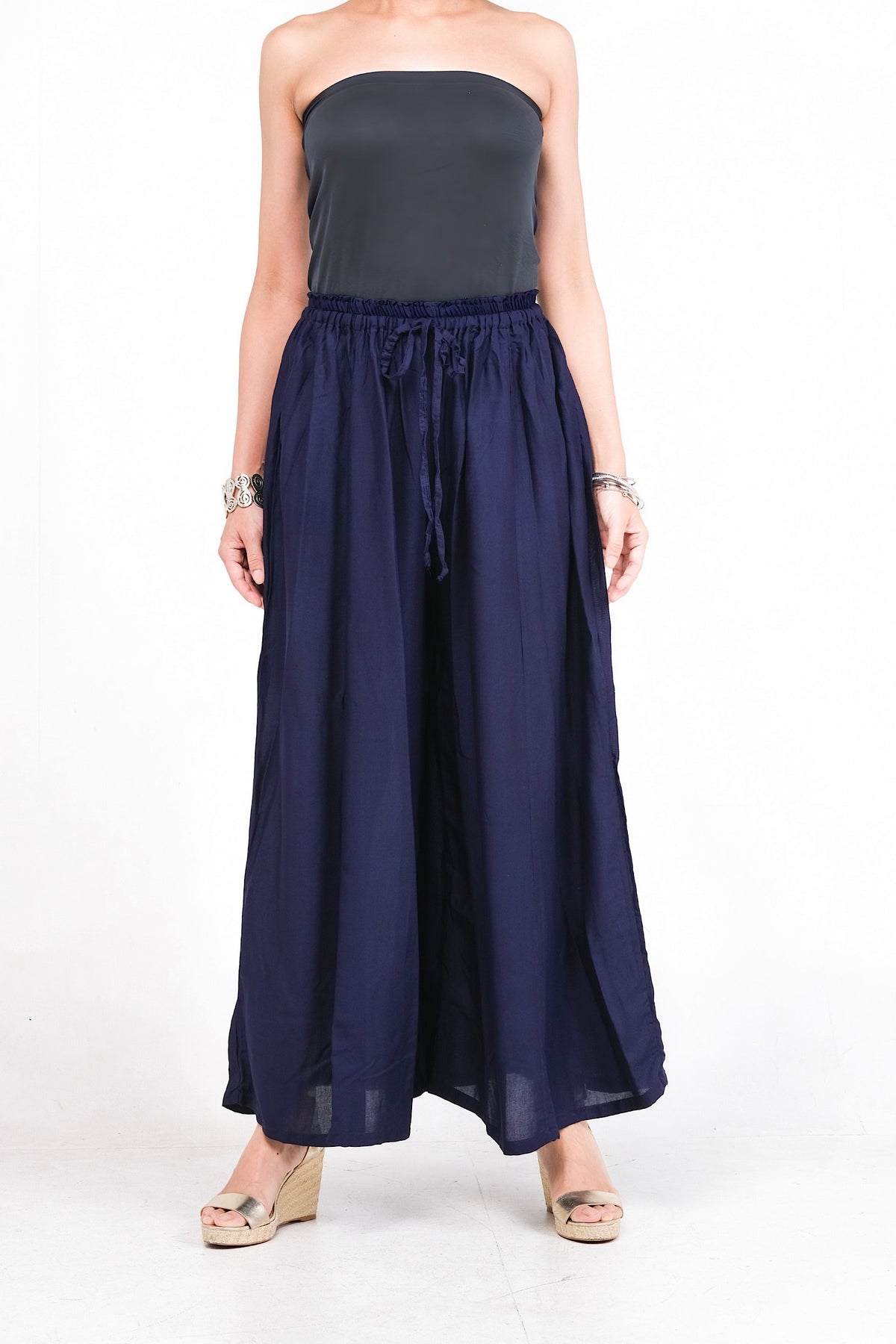 Rayonne. Pantalon Palazzo Mistral, ample et fluide, idéal pour les jours chauds.