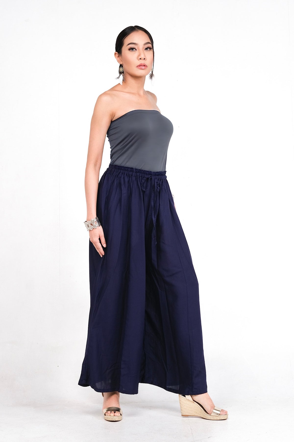 Rayonne. Pantalon Palazzo Mistral, ample et fluide, idéal pour les jours chauds.