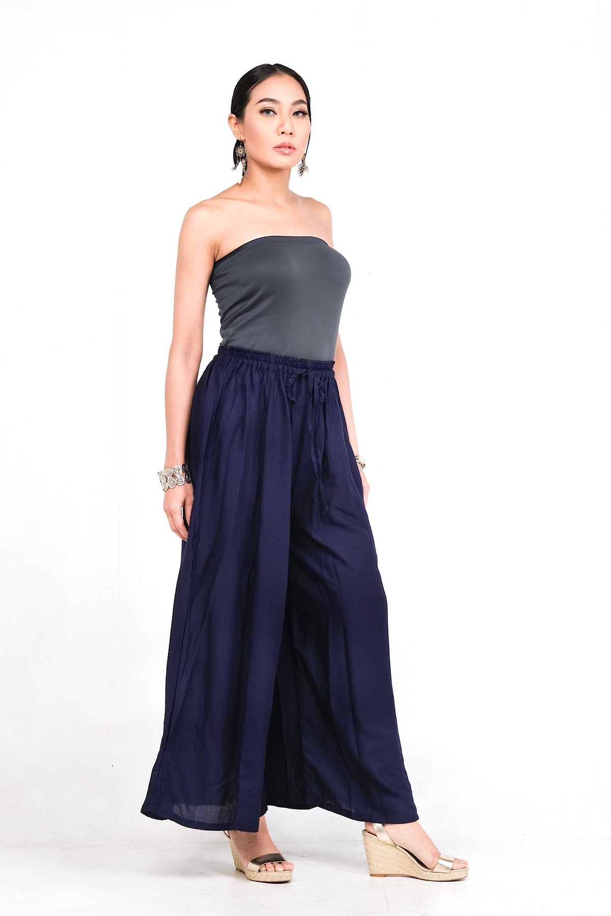 Rayonne. Pantalon Palazzo Mistral, ample et fluide, idéal pour les jours chauds.