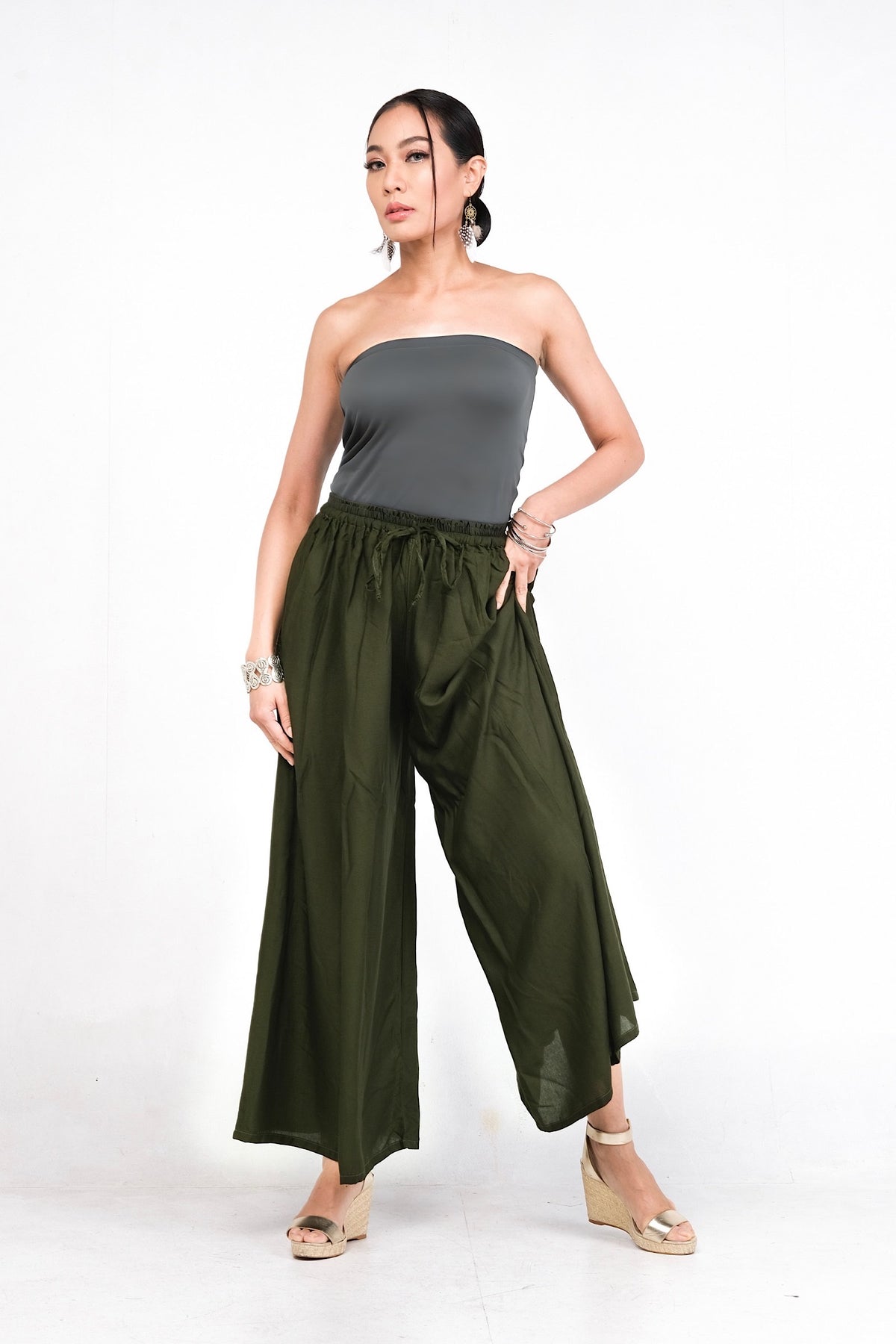 Rayonne. Pantalon Palazzo Mistral, ample et fluide, idéal pour les jours chauds.