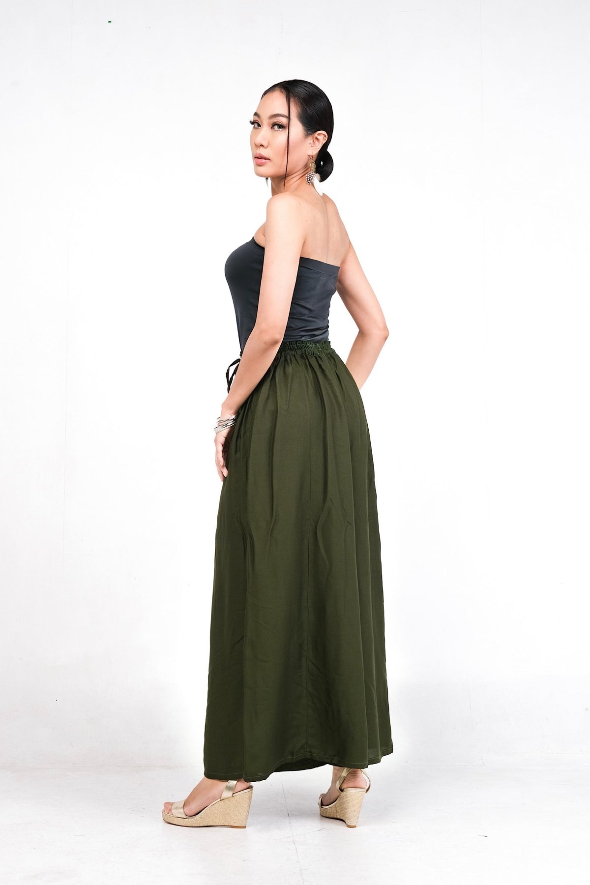 Rayonne. Pantalon Palazzo Mistral, ample et fluide, idéal pour les jours chauds.