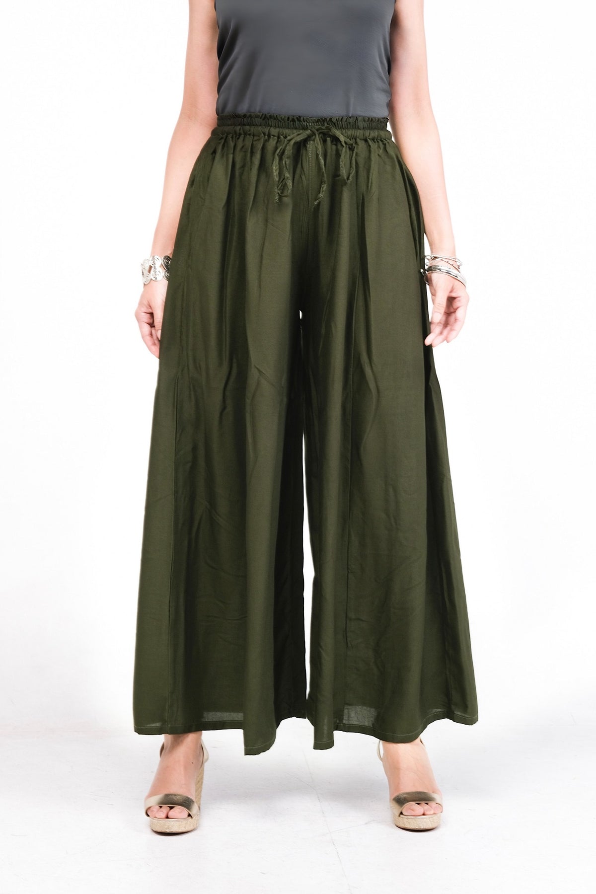 Rayonne. Pantalon Palazzo Mistral, ample et fluide, idéal pour les jours chauds.