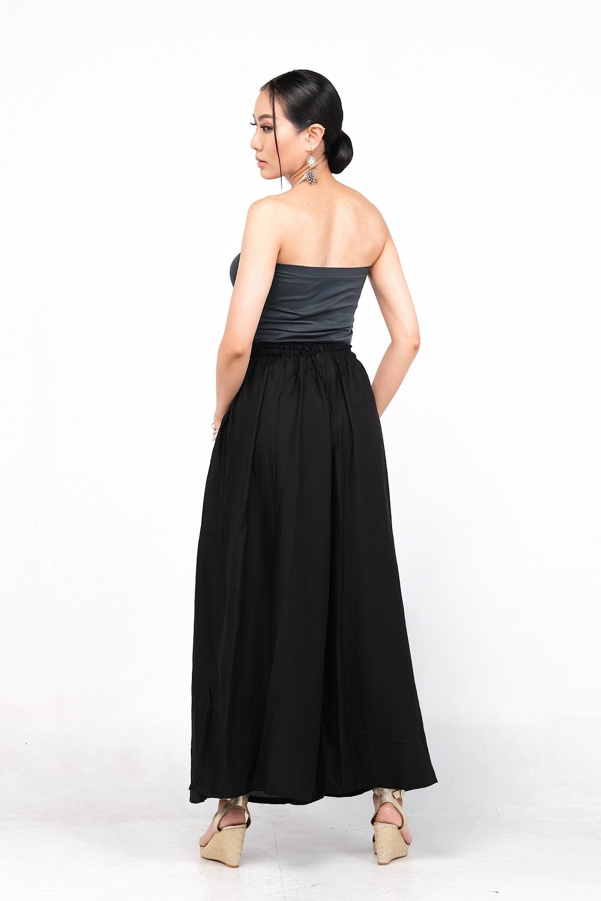 Rayonne. Pantalon Palazzo Mistral, ample et fluide, idéal pour les jours chauds.