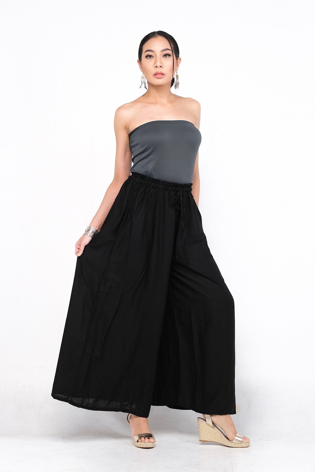 Rayonne. Pantalon Palazzo Mistral, ample et fluide, idéal pour les jours chauds.