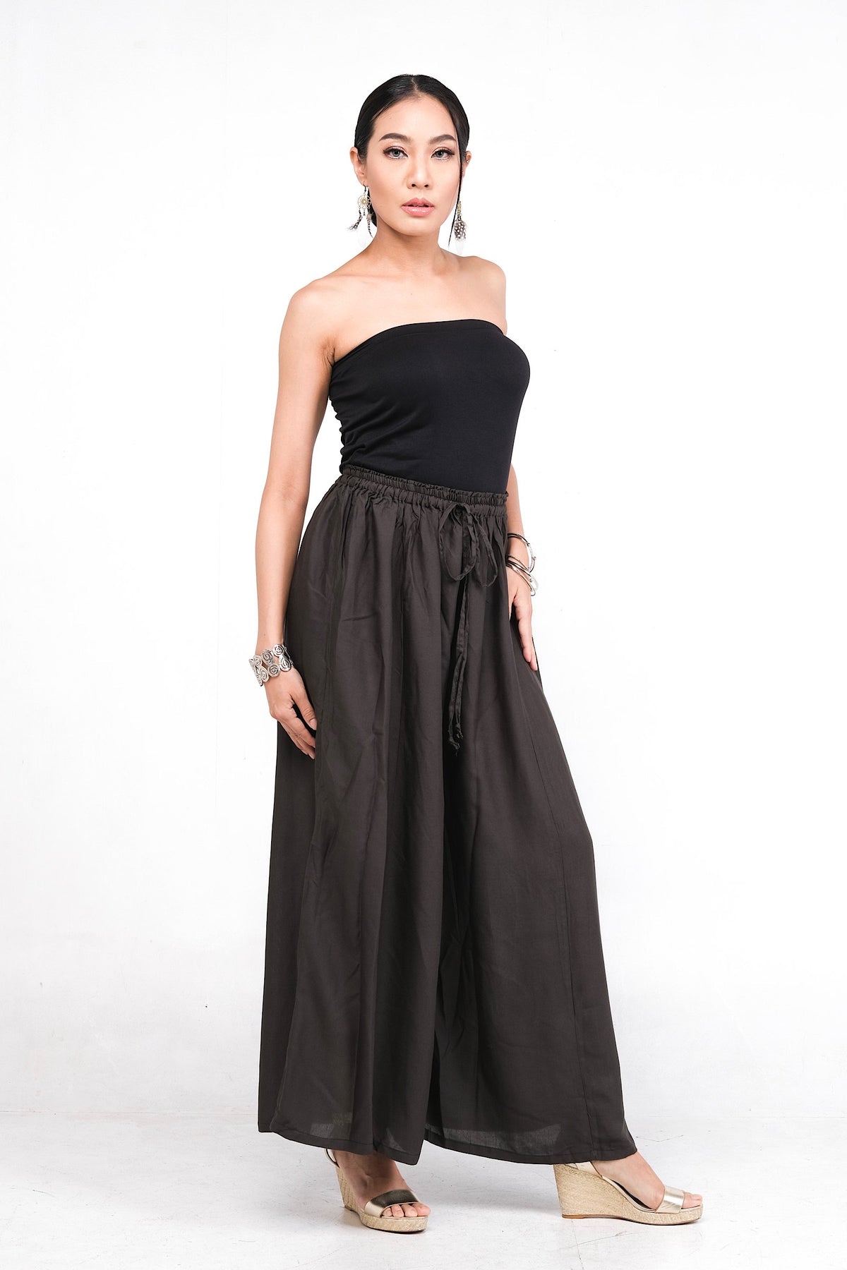 Rayonne. Pantalon Palazzo Mistral, ample et fluide, idéal pour les jours chauds.