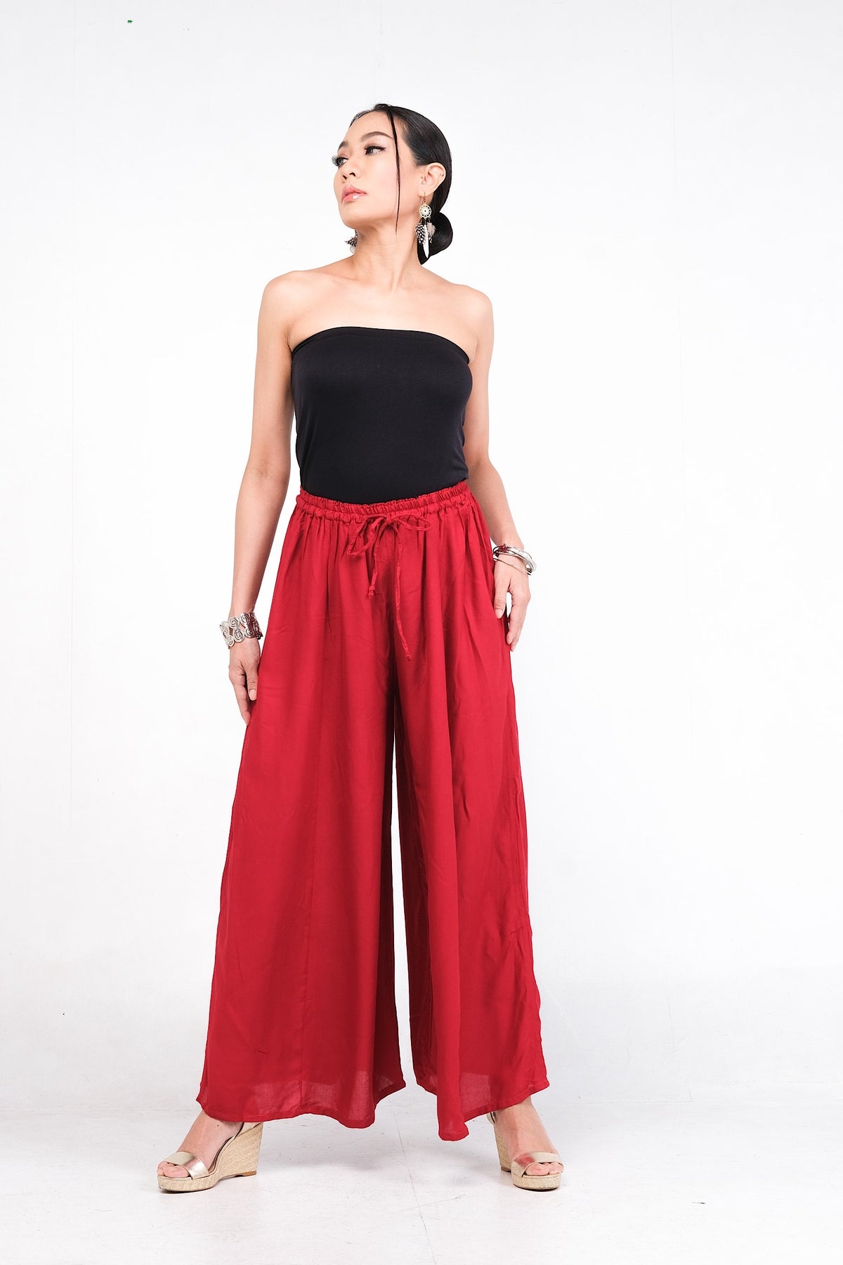 Rayonne. Pantalon Palazzo Mistral, ample et fluide, idéal pour les jours chauds.
