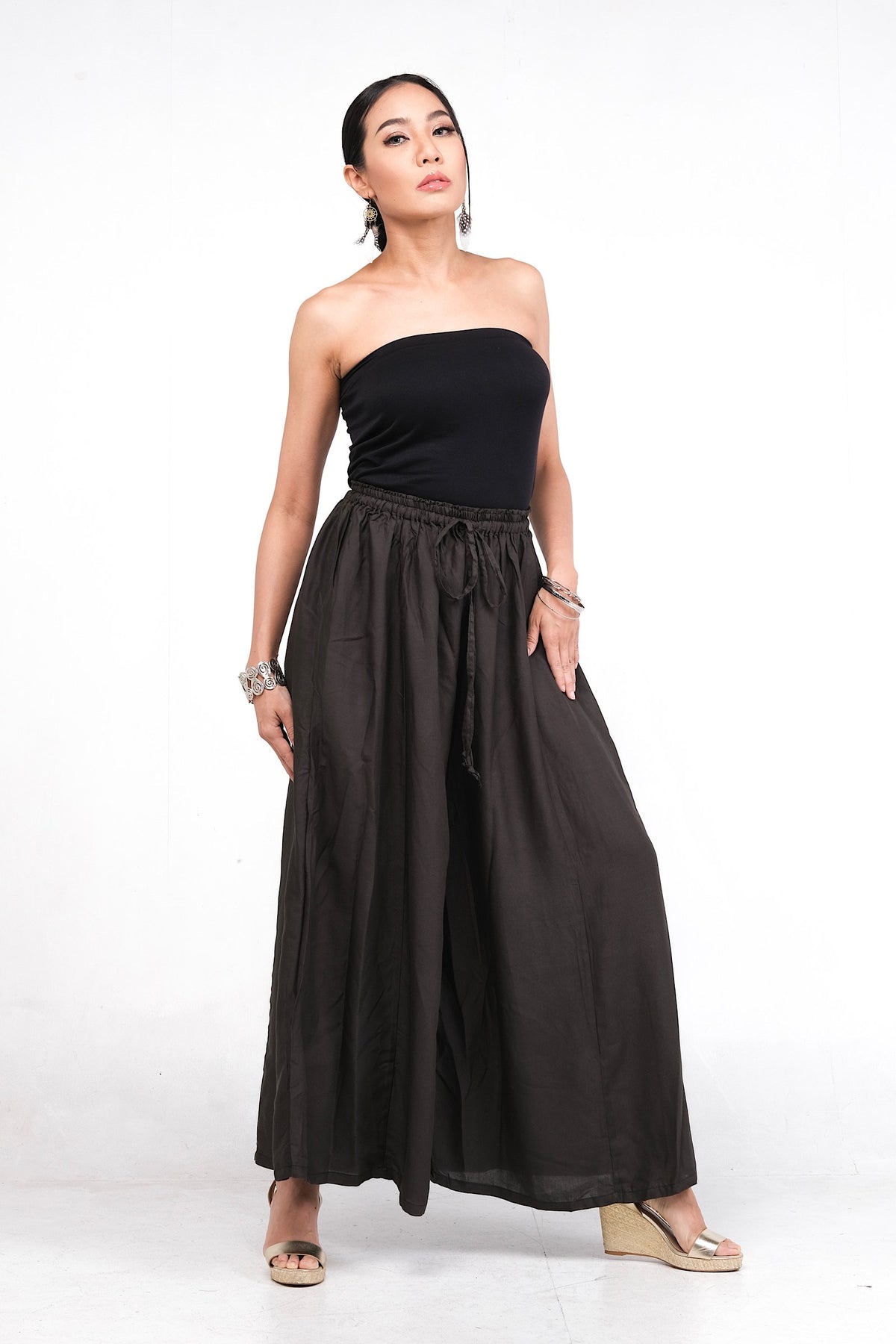 Rayonne. Pantalon Palazzo Mistral, ample et fluide, idéal pour les jours chauds.