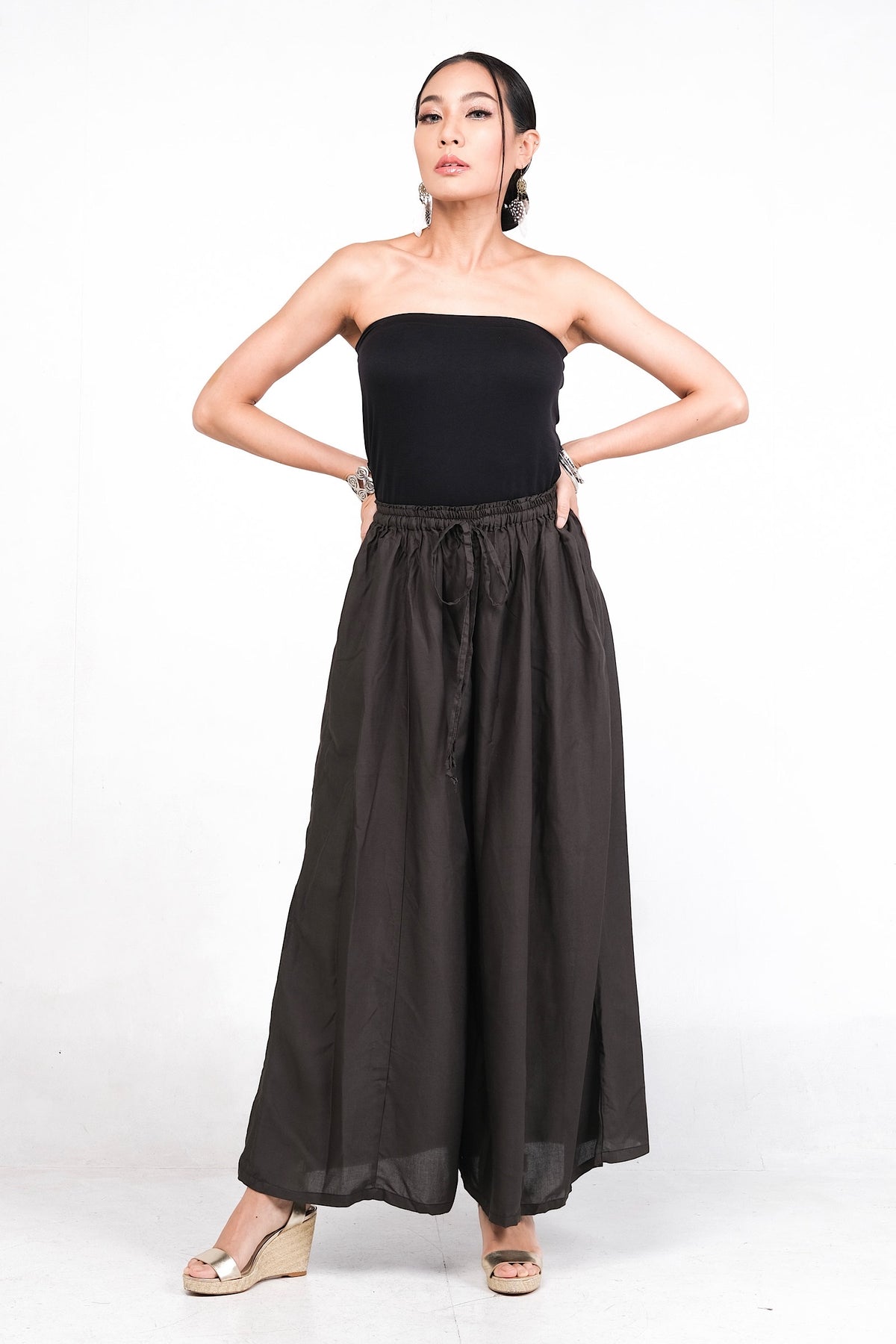 Rayonne. Pantalon Palazzo Mistral, ample et fluide, idéal pour les jours chauds.