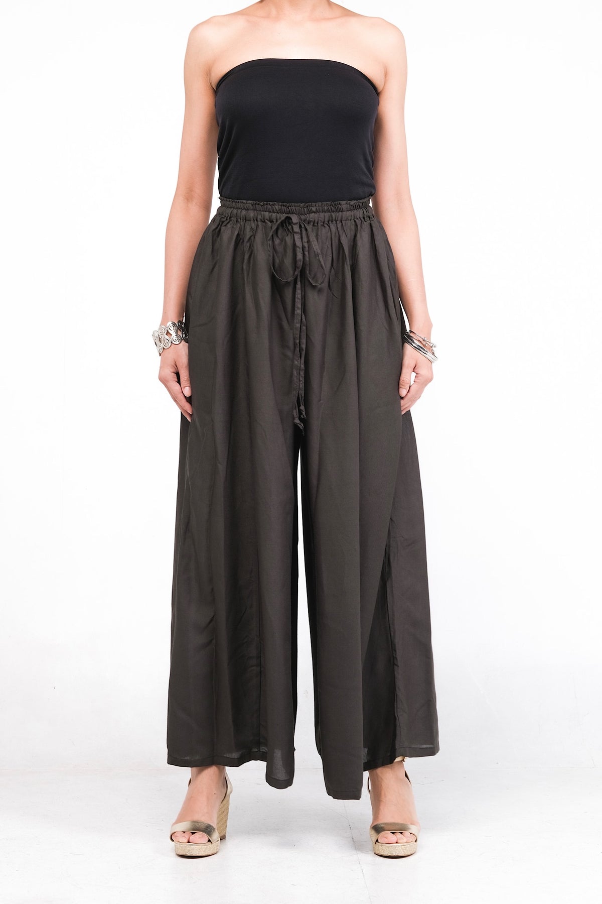 Rayonne. Pantalon Palazzo Mistral, ample et fluide, idéal pour les jours chauds.