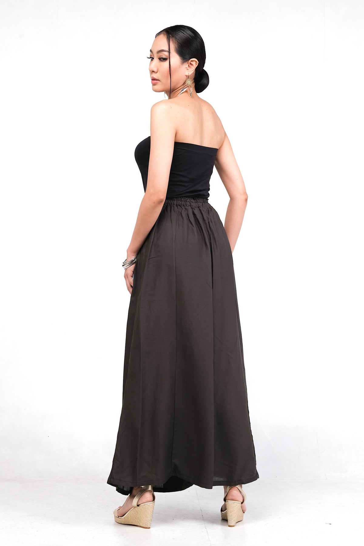 Rayonne. Pantalon Palazzo Mistral, ample et fluide, idéal pour les jours chauds.
