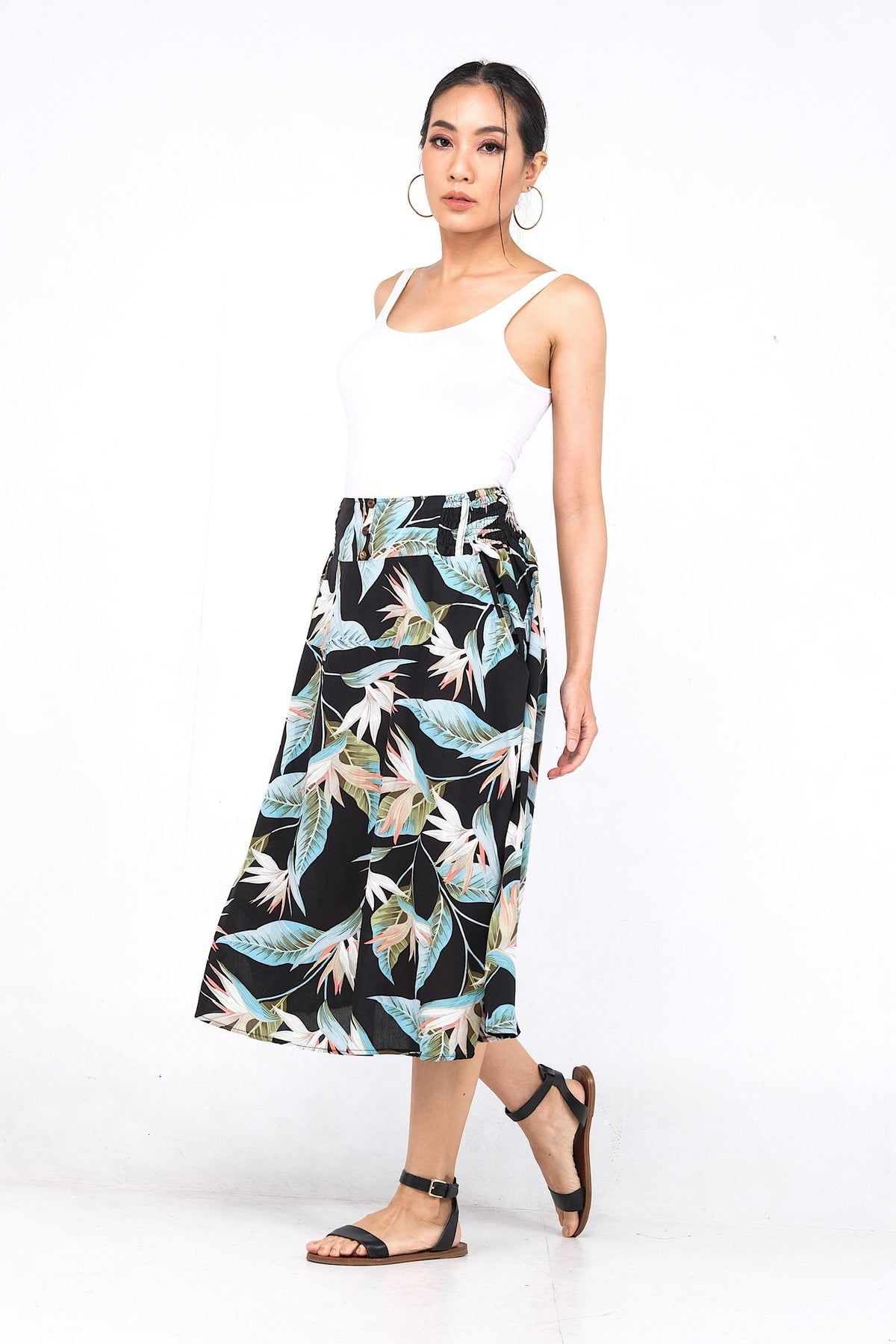Jupe ample en viscose légère, parfaite pour le confort estival avec sa taille élastique et ses poches pratiques.