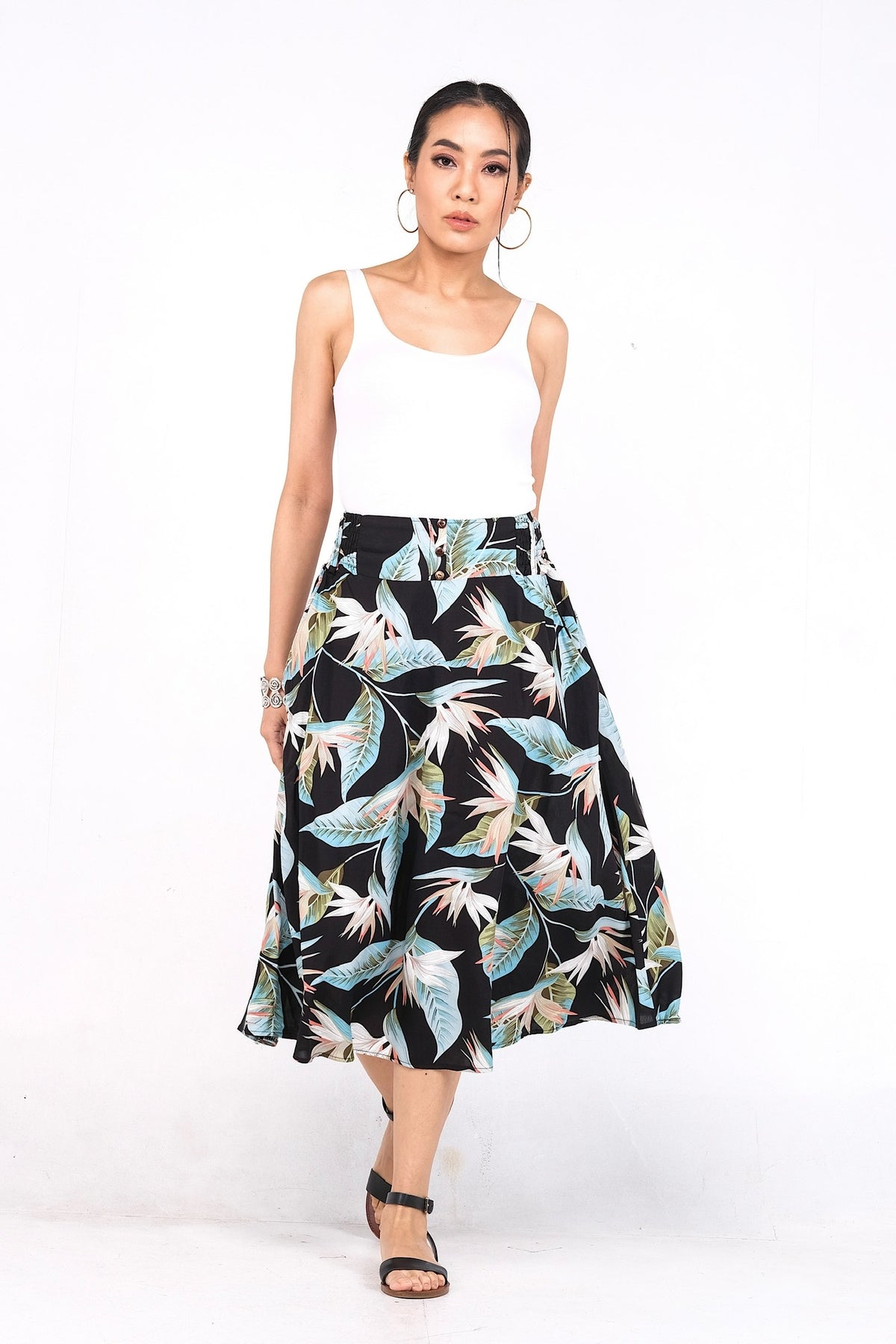 Jupe ample en viscose légère, parfaite pour le confort estival avec sa taille élastique et ses poches pratiques.