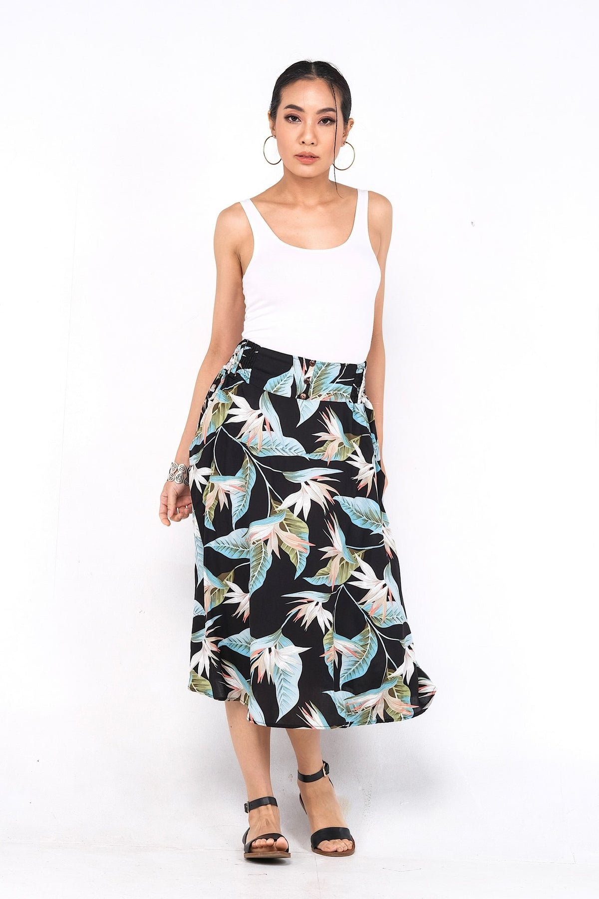 Jupe ample en viscose légère, parfaite pour le confort estival avec sa taille élastique et ses poches pratiques.