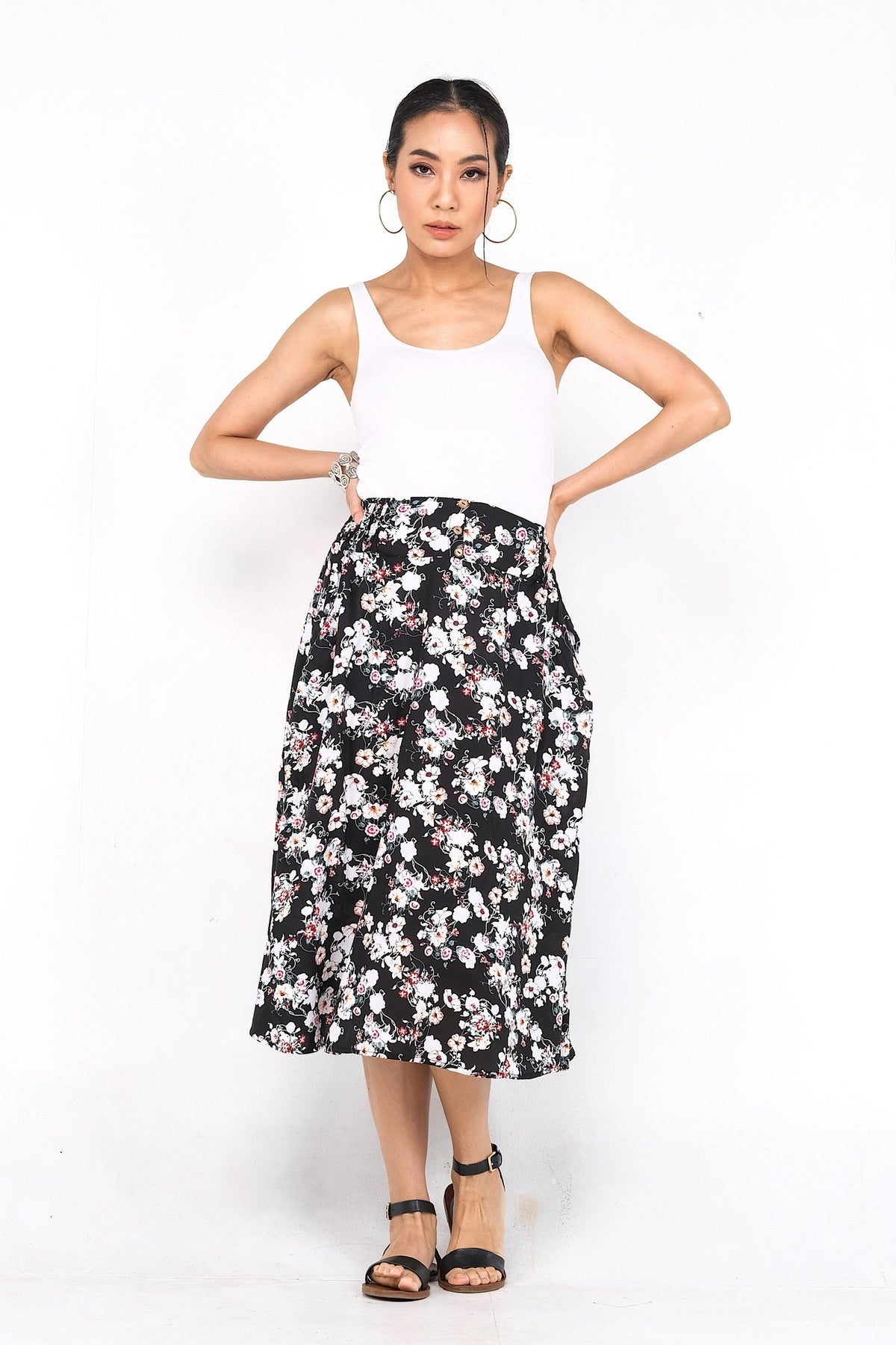 Jupe ample en viscose légère, parfaite pour le confort estival avec sa taille élastique et ses poches pratiques.