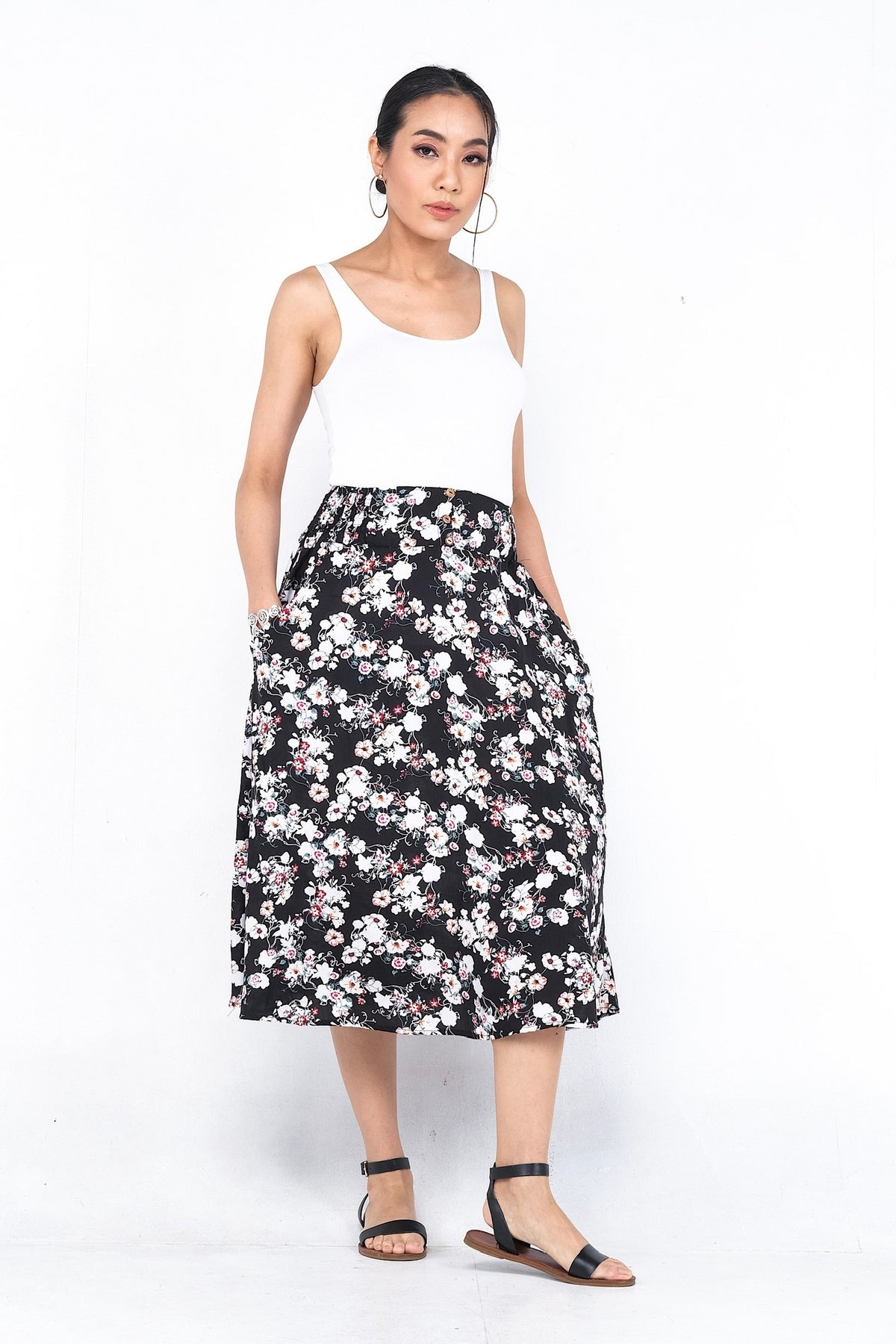 Jupe ample en viscose légère, parfaite pour le confort estival avec sa taille élastique et ses poches pratiques.