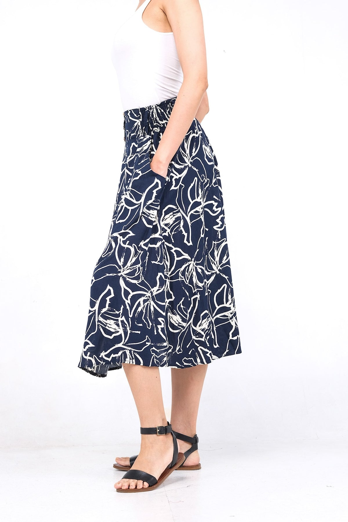 Jupe ample en viscose légère, parfaite pour le confort estival avec sa taille élastique et ses poches pratiques.