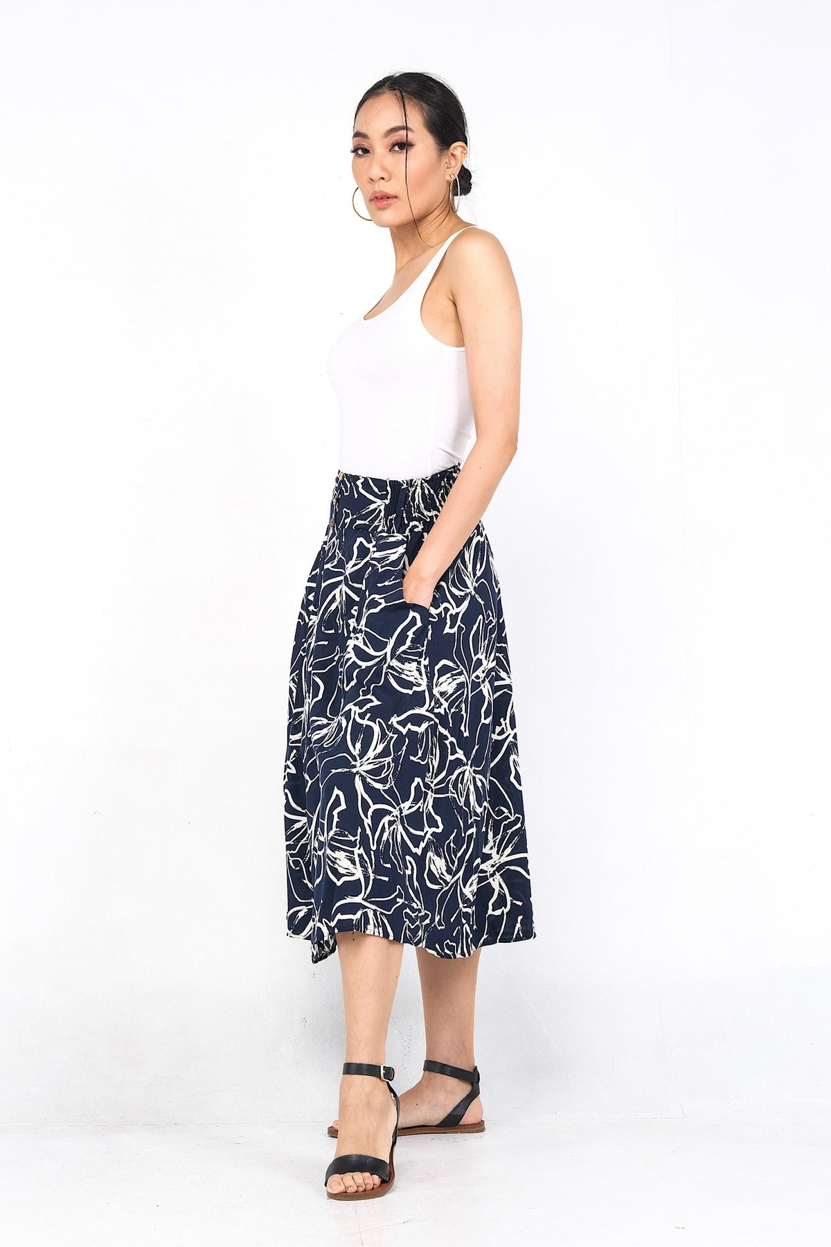 Jupe ample en viscose légère, parfaite pour le confort estival avec sa taille élastique et ses poches pratiques.