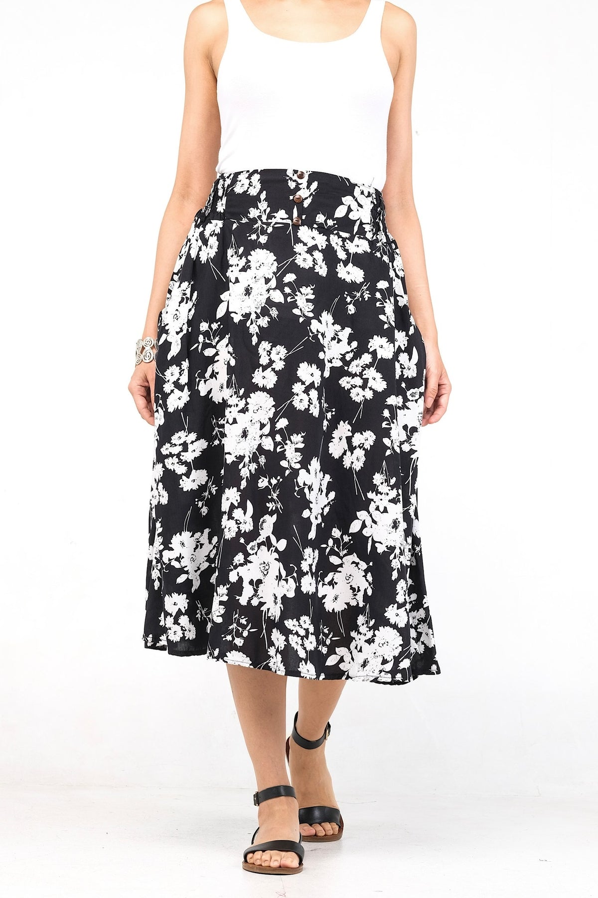 Jupe ample en viscose légère, parfaite pour le confort estival avec sa taille élastique et ses poches pratiques.