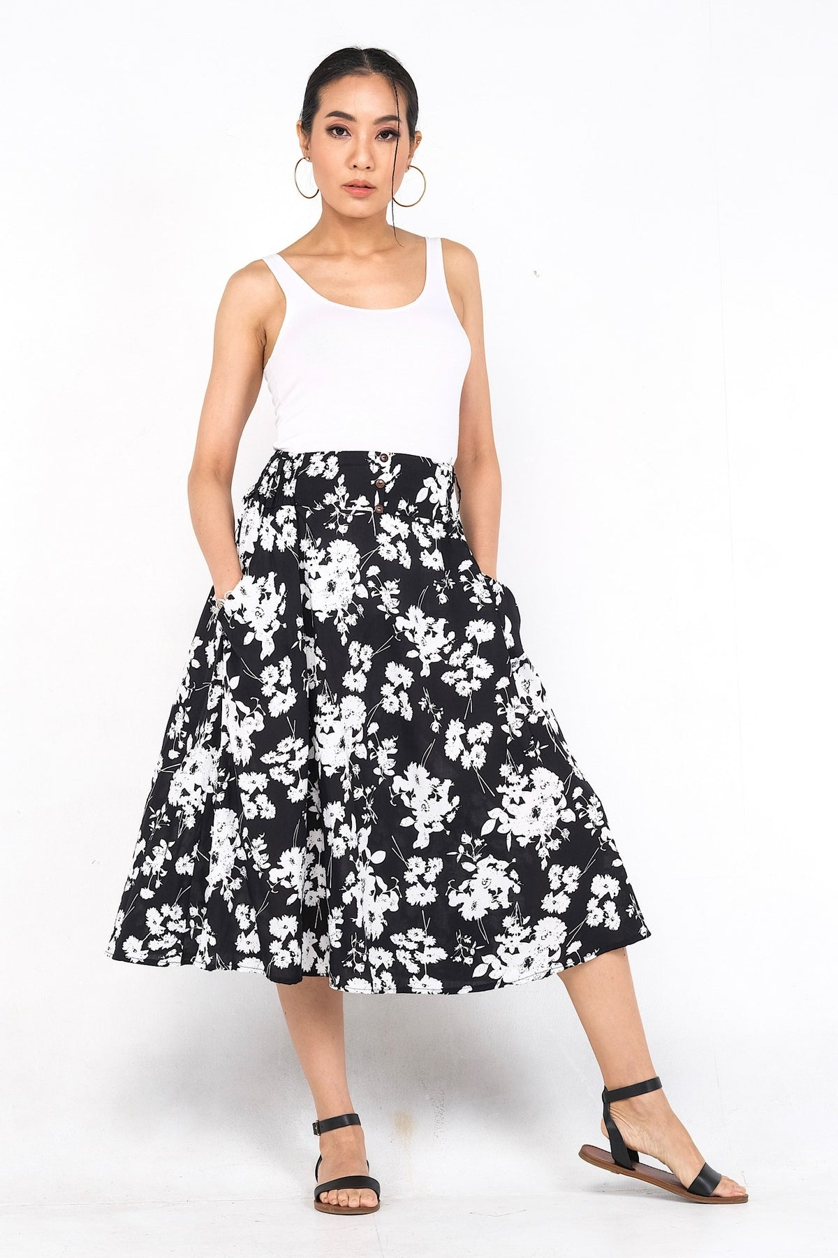 Jupe ample en viscose légère, parfaite pour le confort estival avec sa taille élastique et ses poches pratiques.