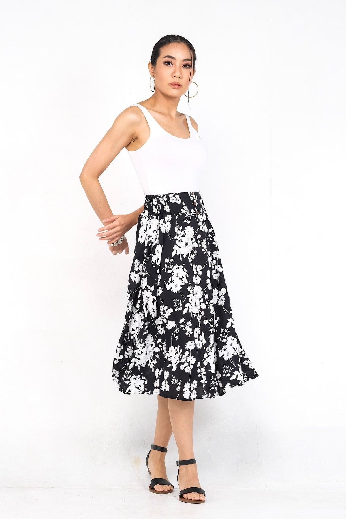 Jupe ample en viscose légère, parfaite pour le confort estival avec sa taille élastique et ses poches pratiques.