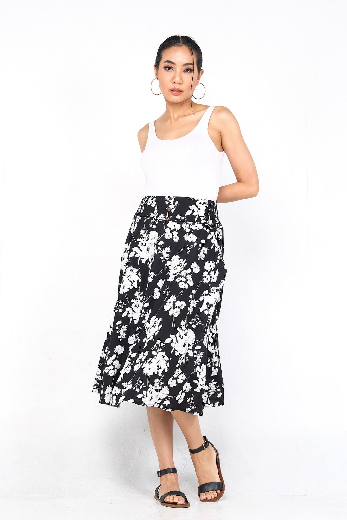 Jupe ample en viscose légère, parfaite pour le confort estival avec sa taille élastique et ses poches pratiques.