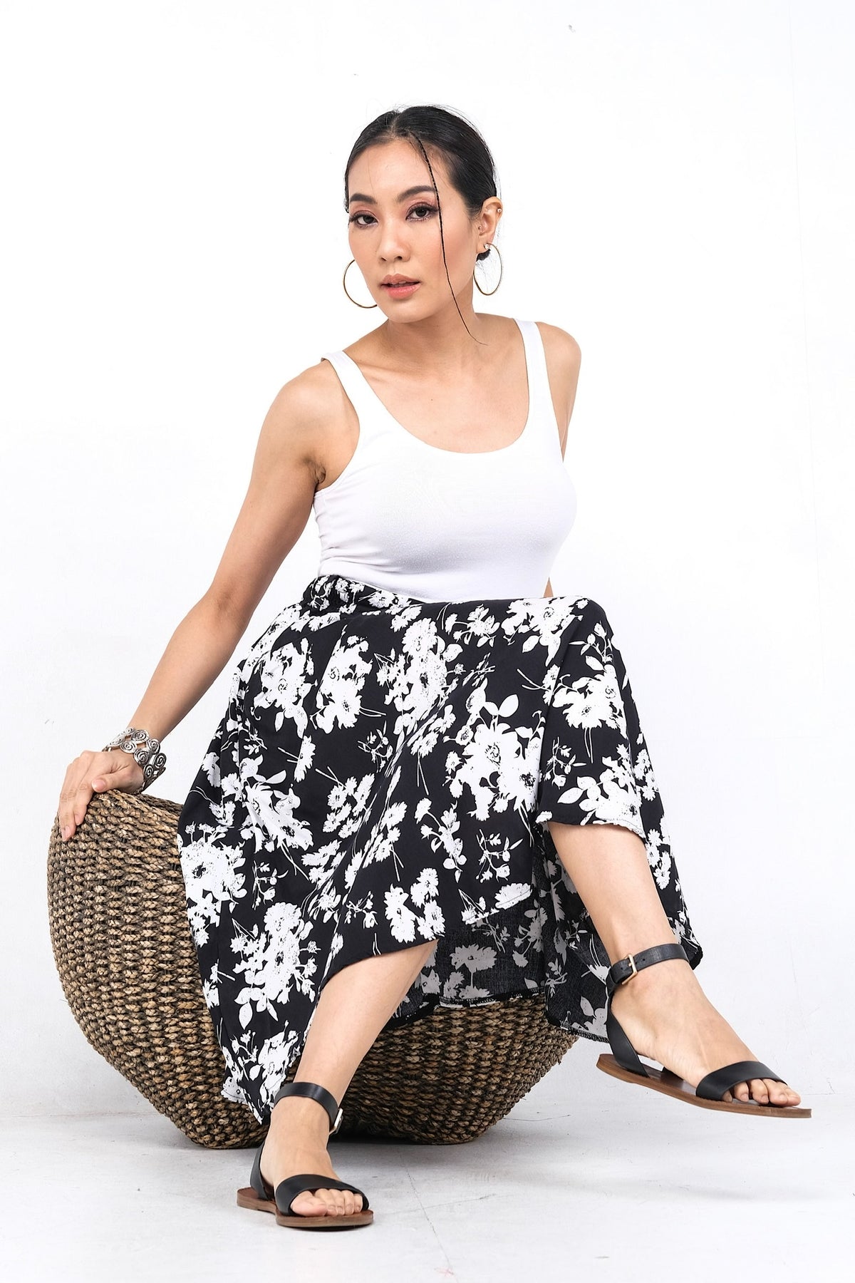 Jupe ample en viscose légère, parfaite pour le confort estival avec sa taille élastique et ses poches pratiques.
