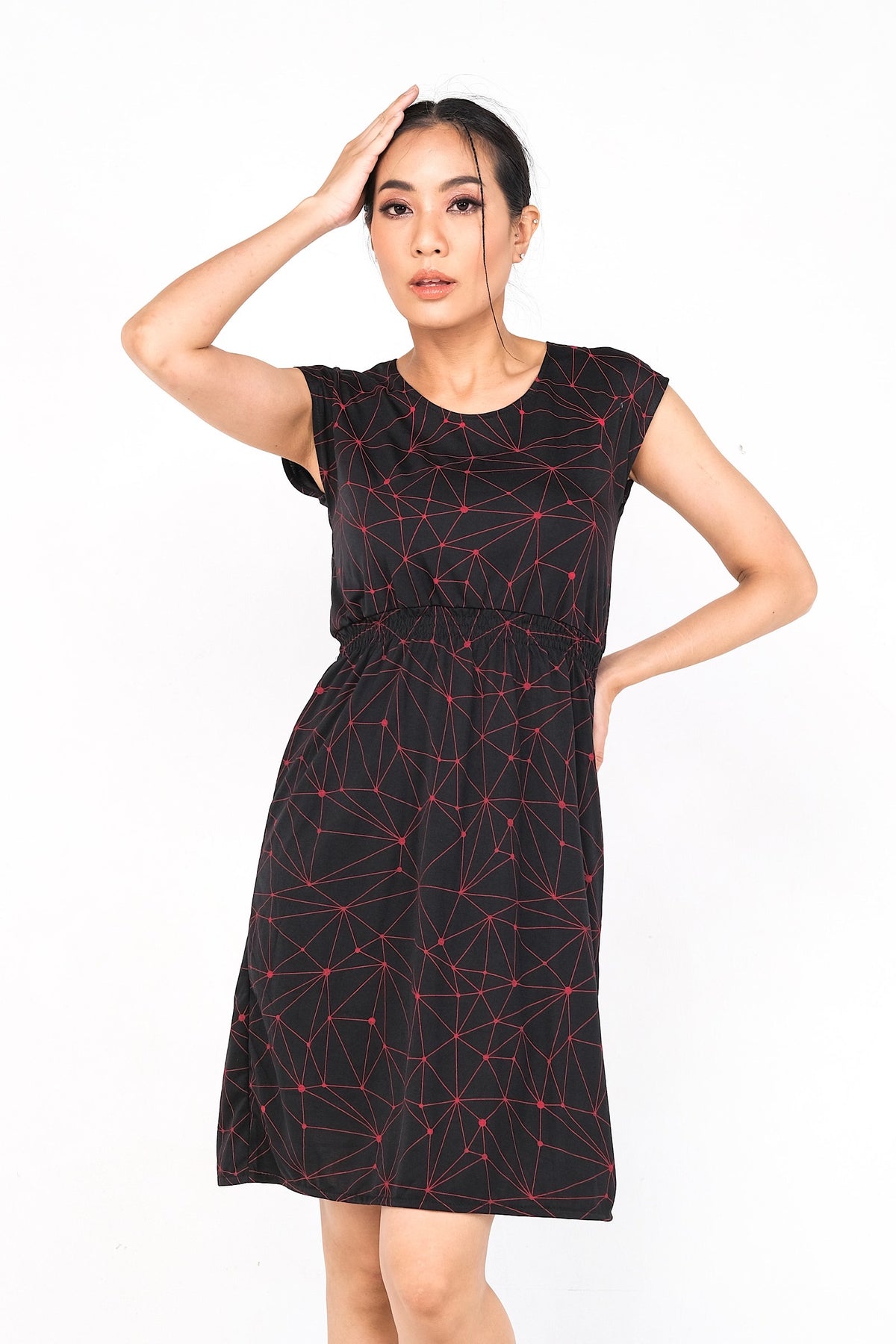 Coupe classique, en coton, se porte à merveille avec sandales, sneakers ou chaussures à talon haut pour un look plus chic. Un «must» pour votre garde-robe printemps été.