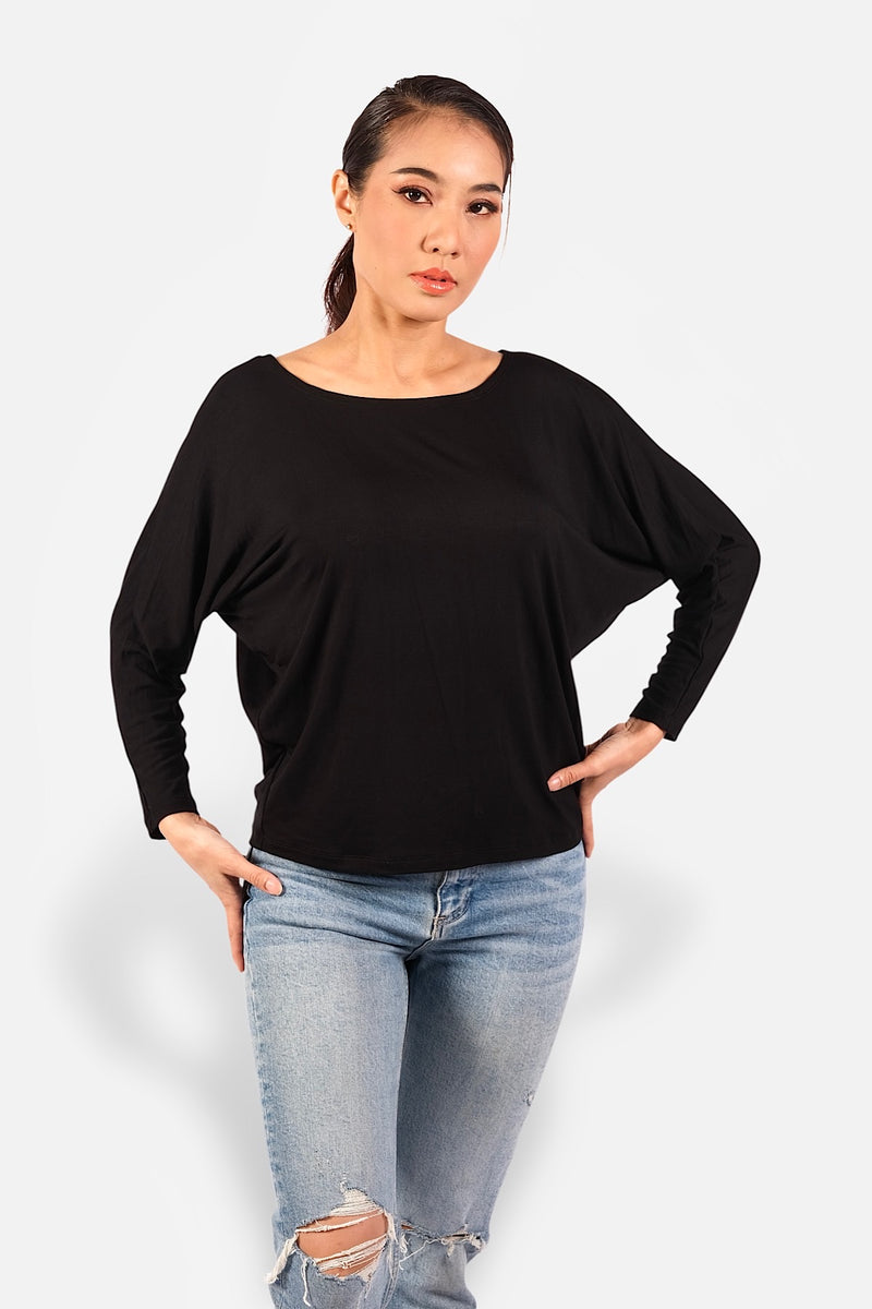 Haut ample Elysa noir, encolure bateau vue de face