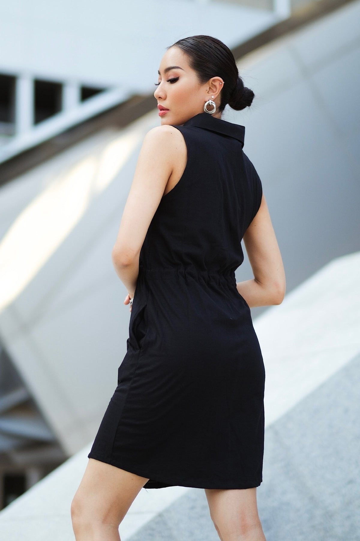 Robe Hulotte noire en coton avec motif de chouette, élégance naturelle pour un style distinctif, disponible de XS à XXL
