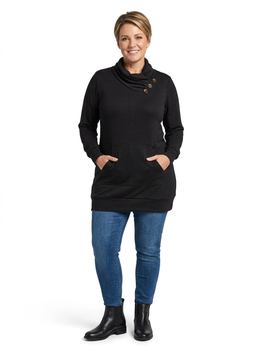 Robe Ophelia noire, mains dans la poche kangourou