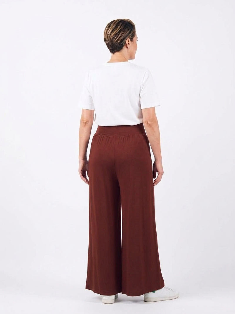 Pantalon Carla Long châtaigne vu de dos