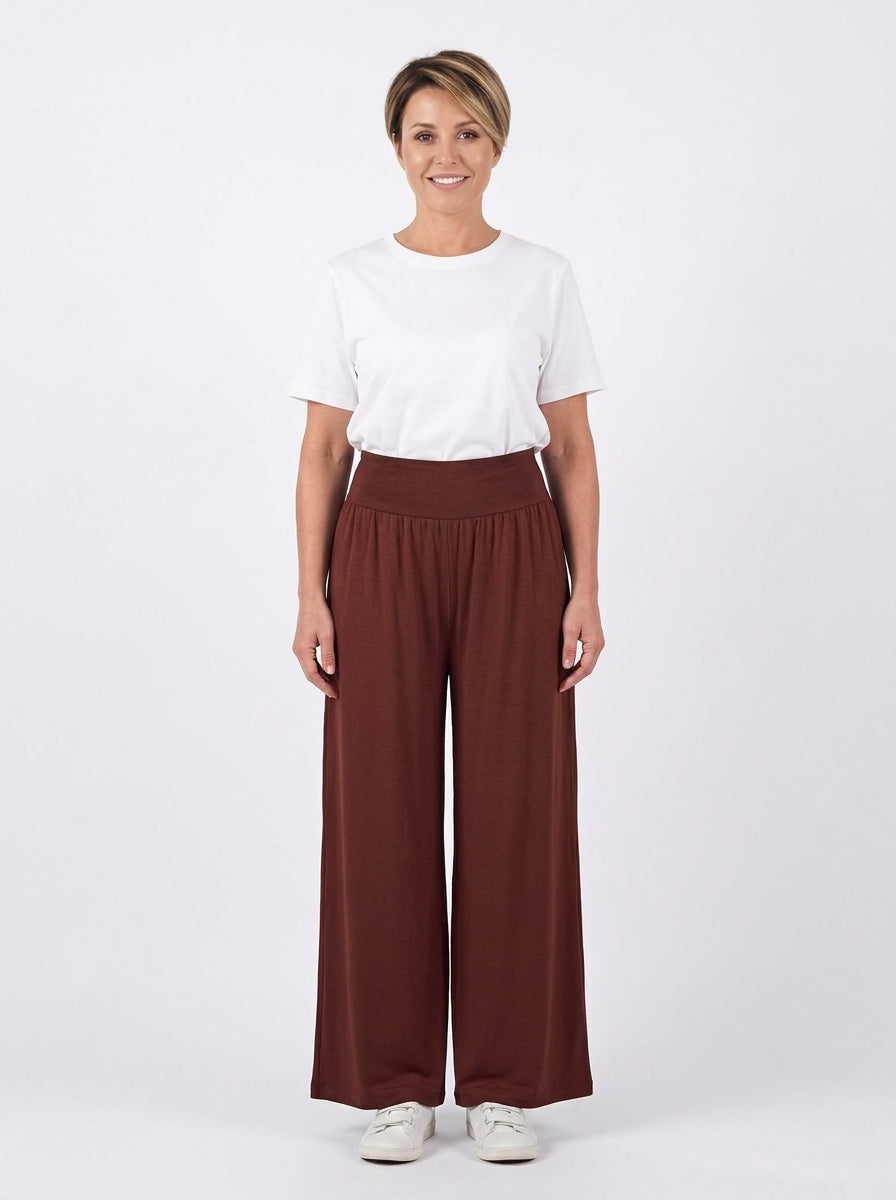 Pantalon Carla Long châtaigne, jambe large vue de face