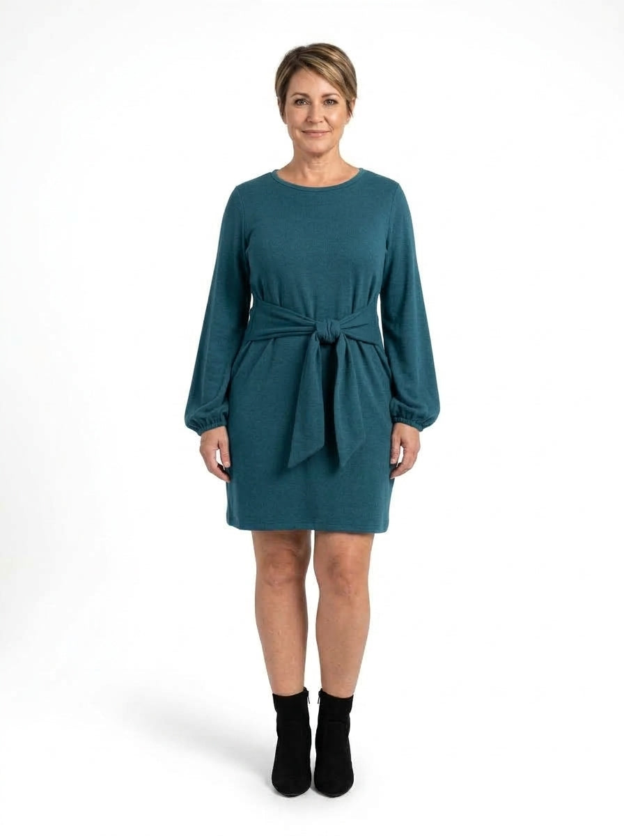 Robe Alexia bleu canard, ceinture nouée à la taille