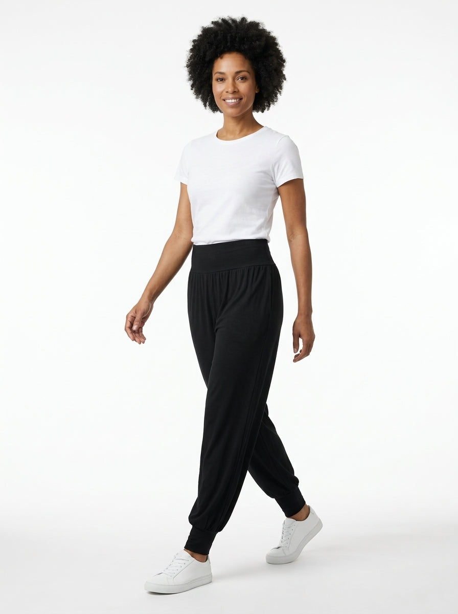 Pantalon Chloé Long noir de profil, tombé du pantalon