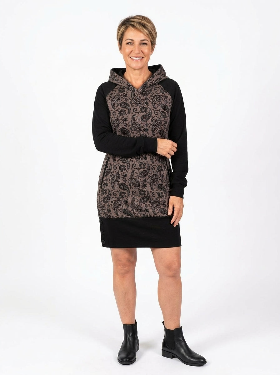 Robe Naïa de face, bande noire à l'ourlet et coupe droite