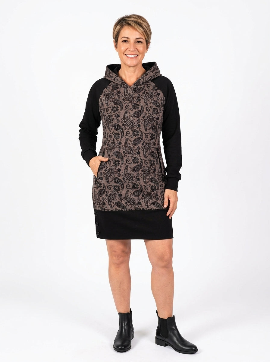 Robe Naïa imprimé cachemire gris taupe, poche kangourou et poignets noirs
